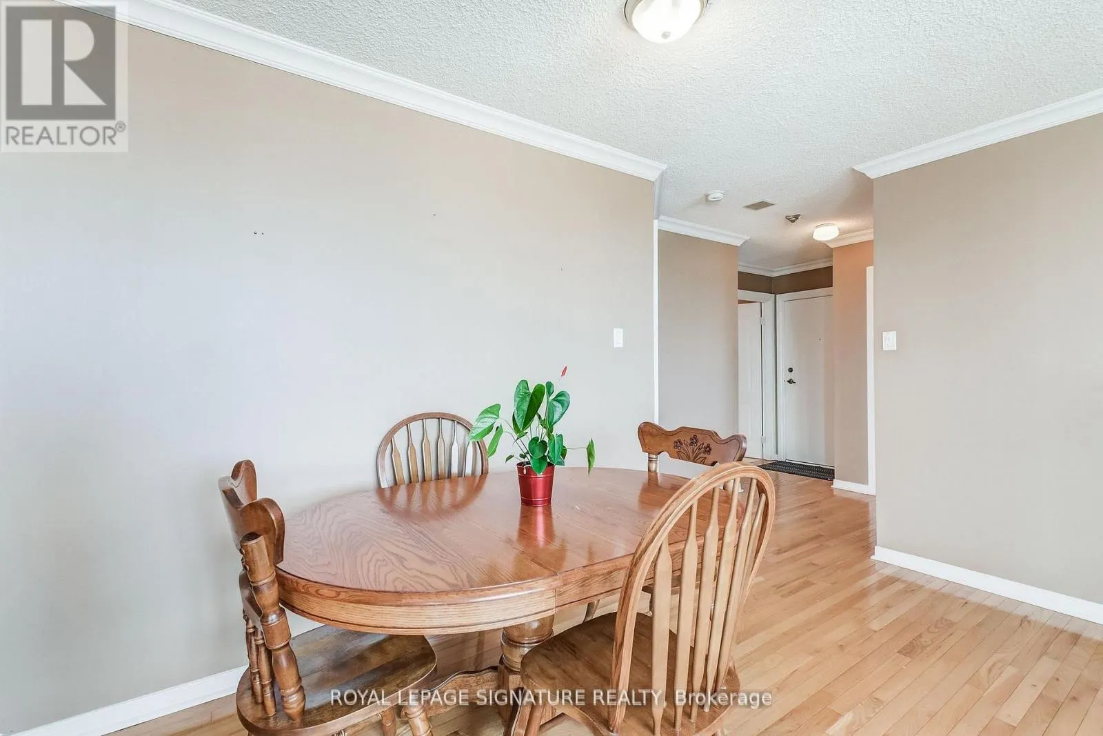 1105 - 75 KING STREET E