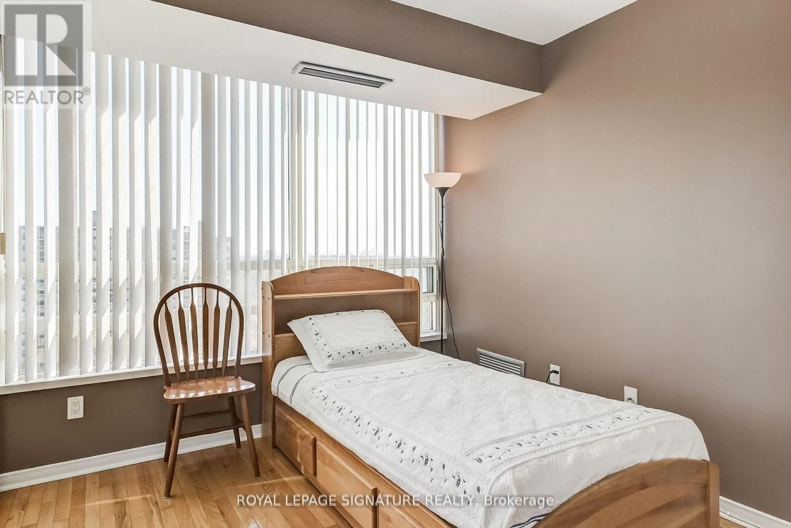 1105 - 75 KING STREET E