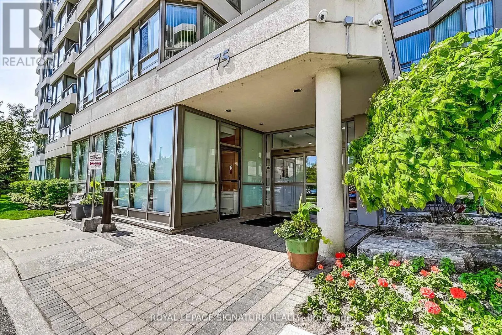 1105 - 75 KING STREET E