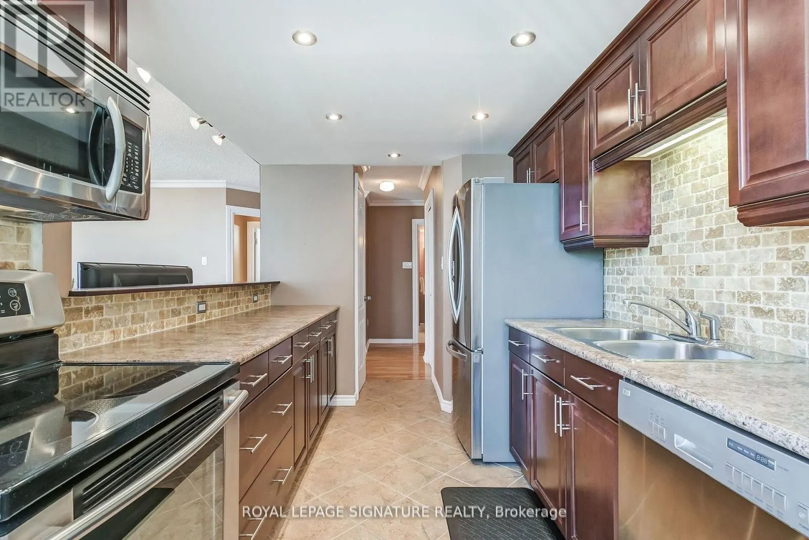 1105 - 75 KING STREET E