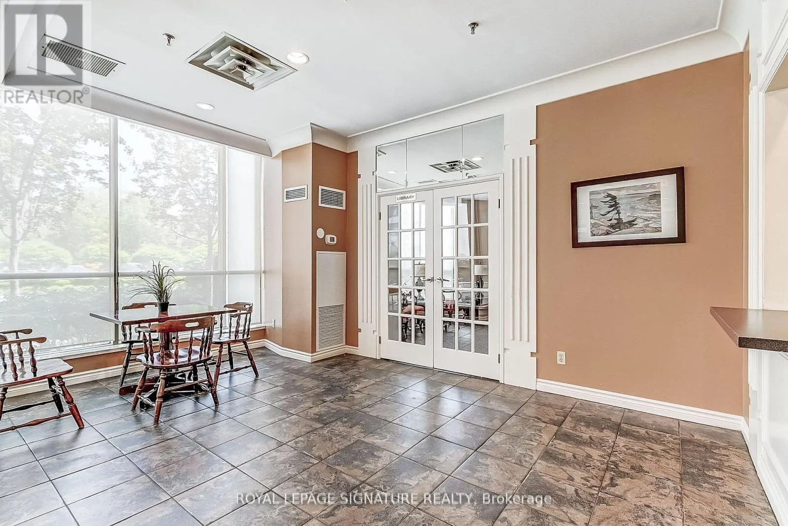 1105 - 75 KING STREET E