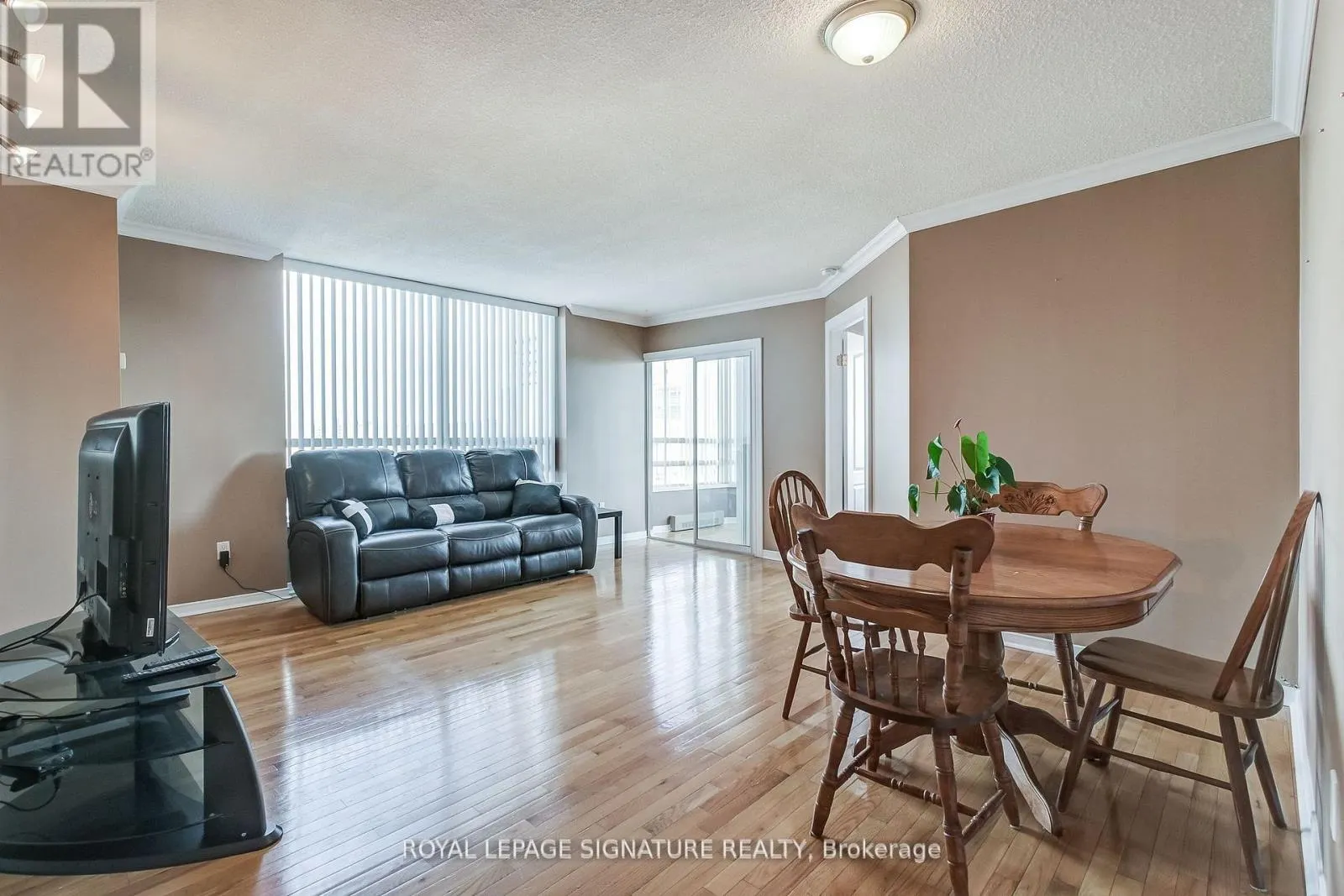 1105 - 75 KING STREET E