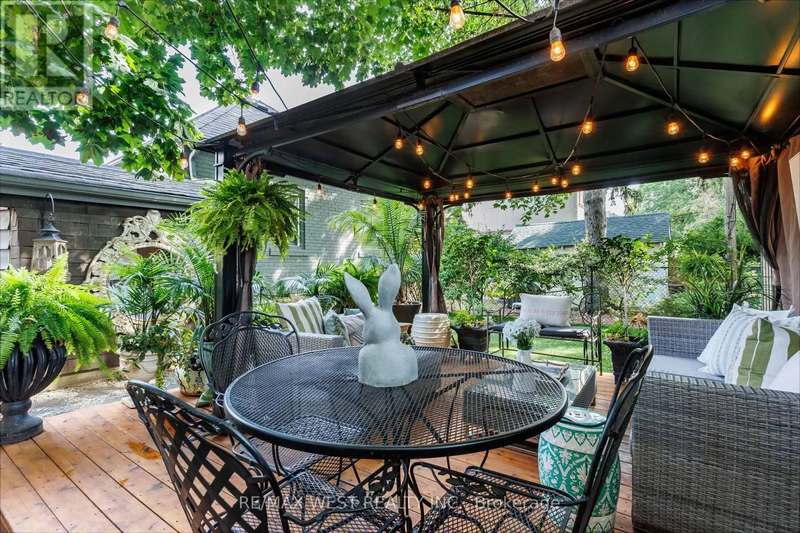 12 BRENTWOOD ROAD S