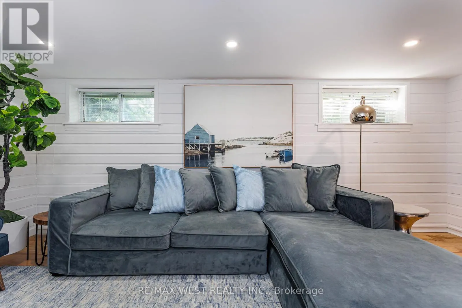 12 BRENTWOOD ROAD S