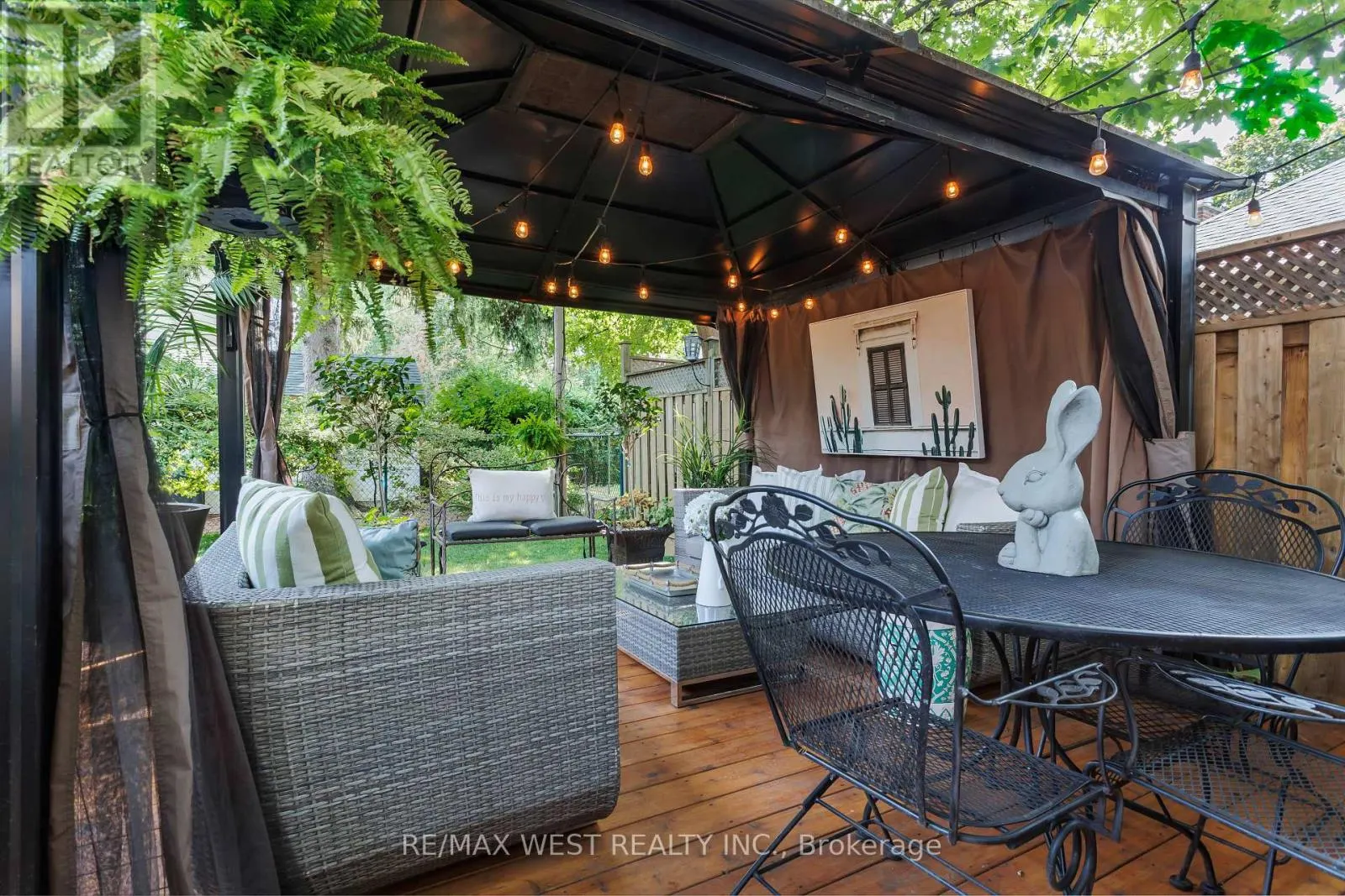 12 BRENTWOOD ROAD S