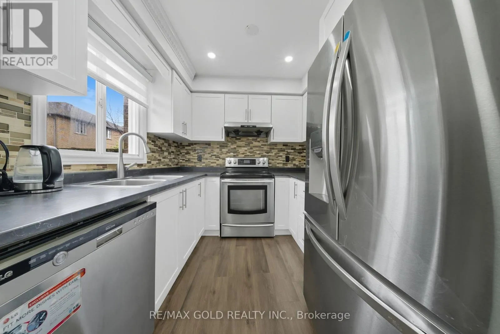 11 FLATLANDS WAY