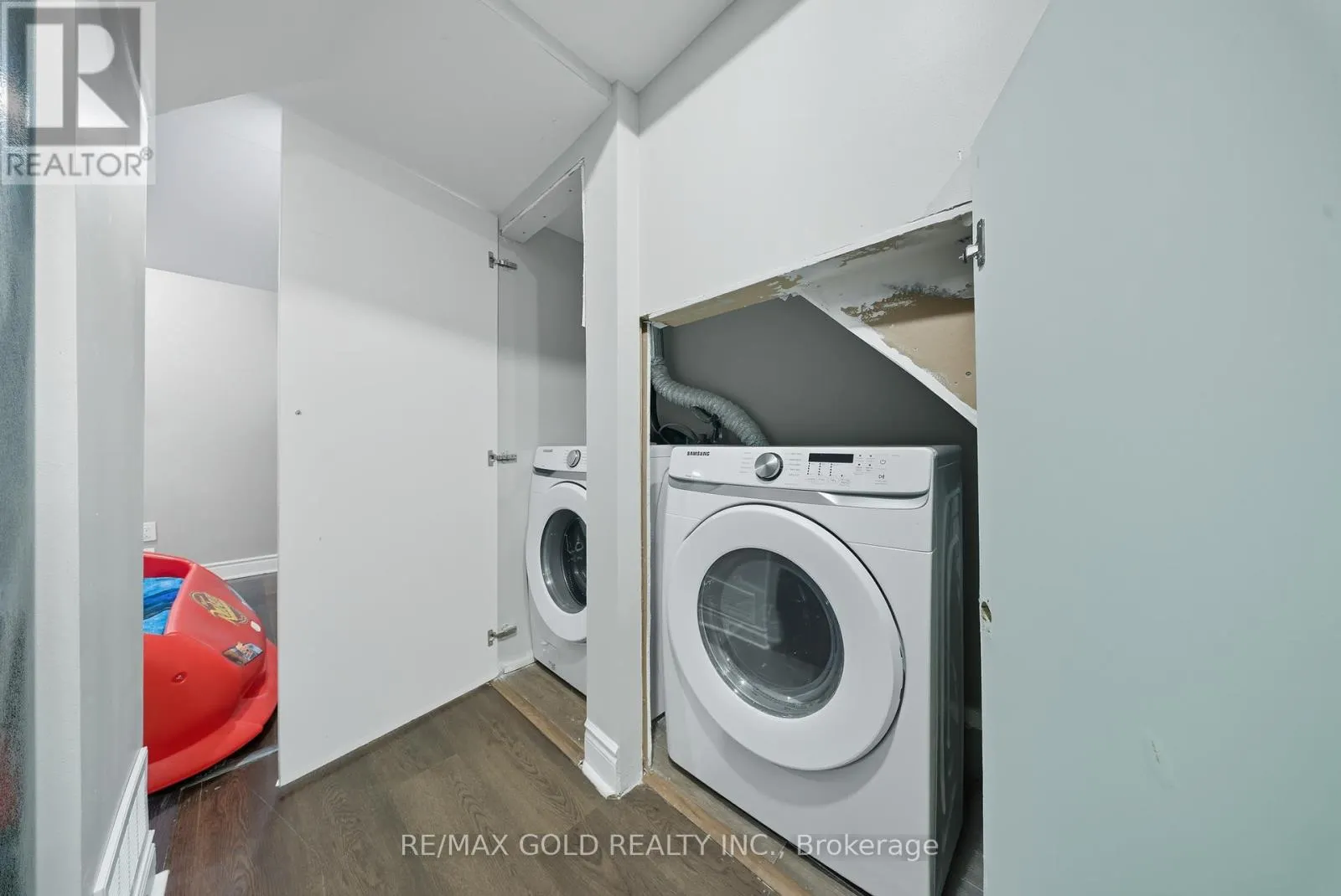 11 FLATLANDS WAY
