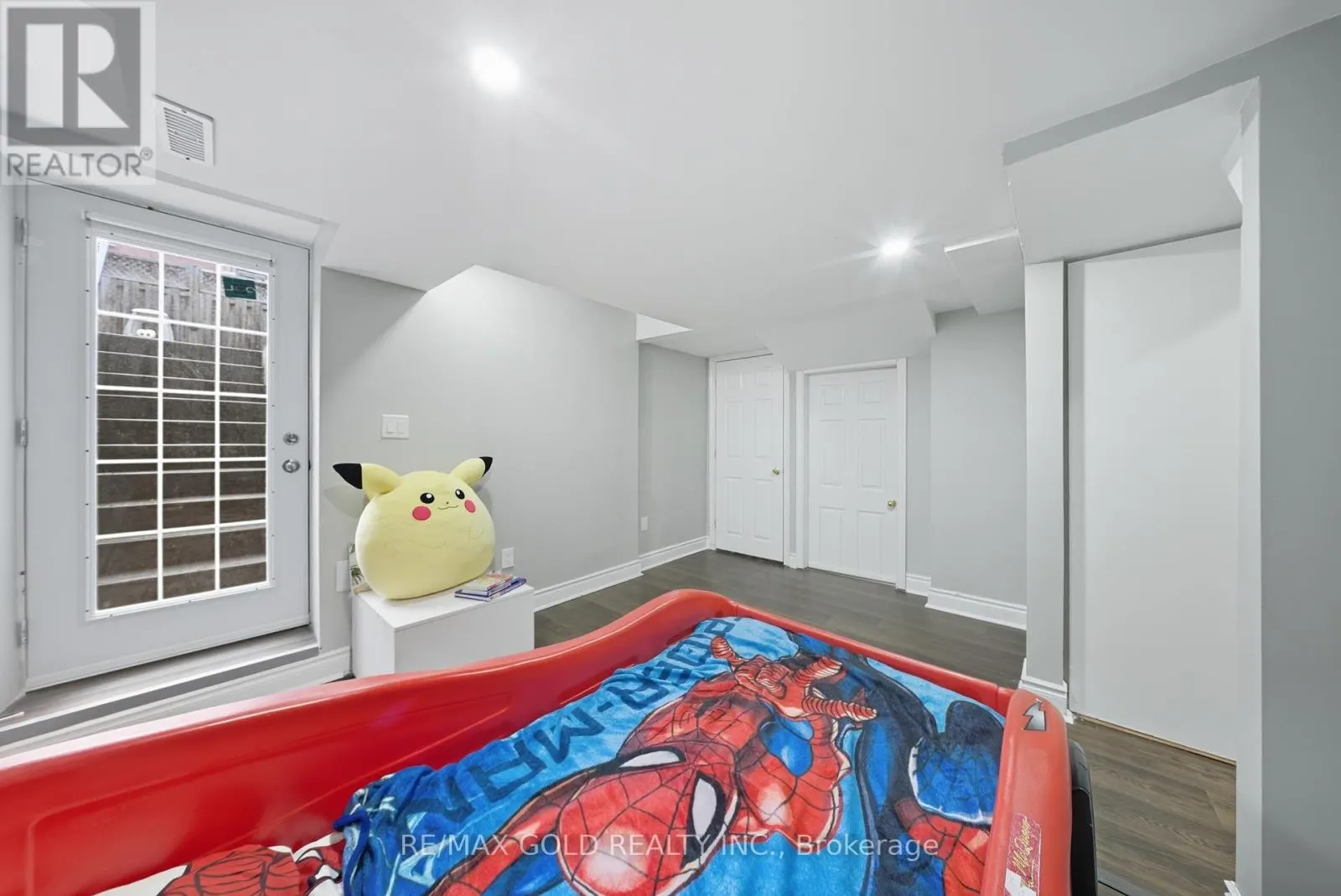 11 FLATLANDS WAY