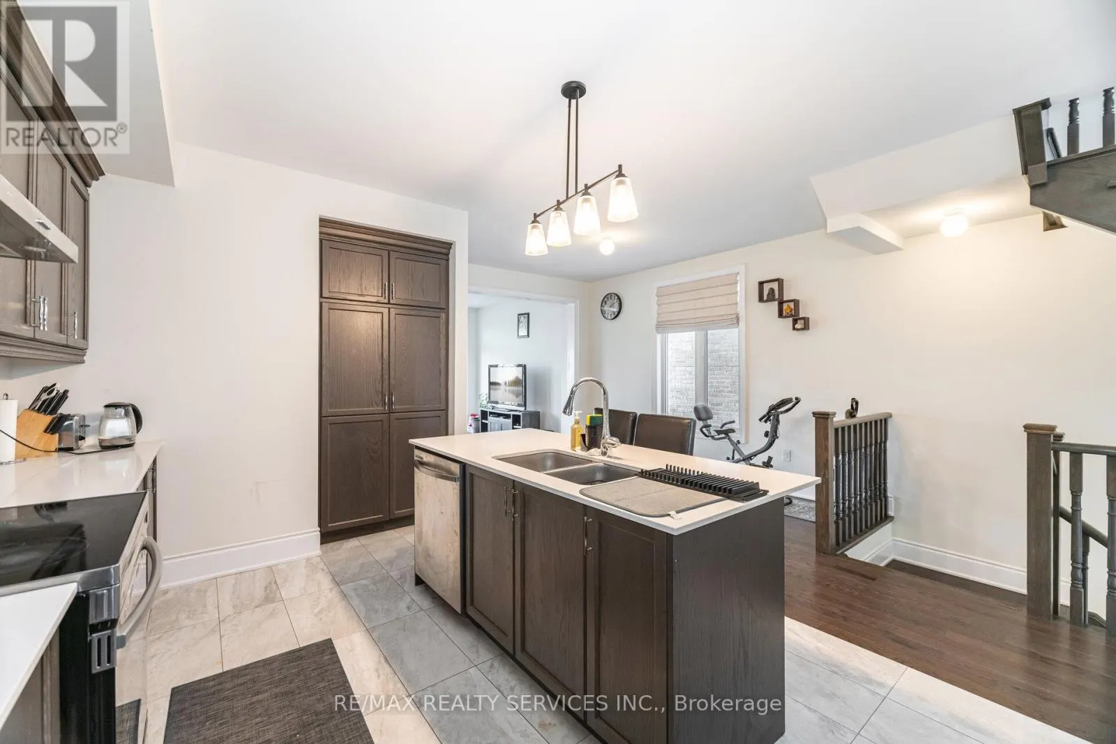 38 FOXSPARROW ROAD