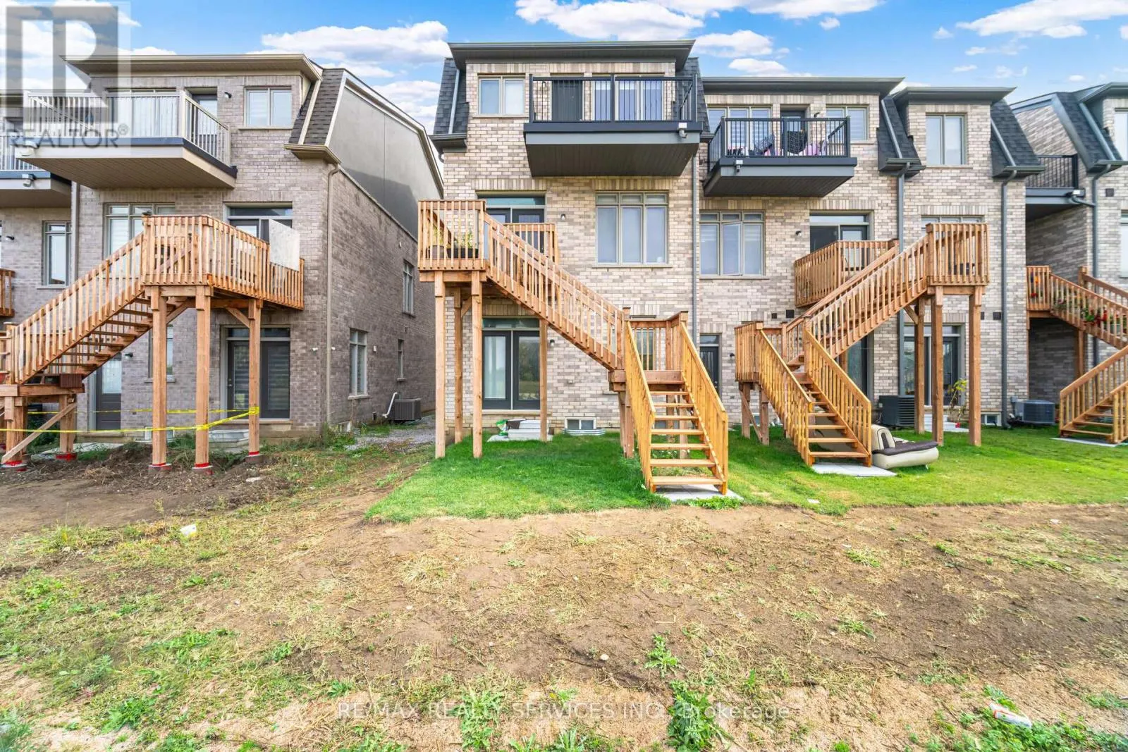 38 FOXSPARROW ROAD