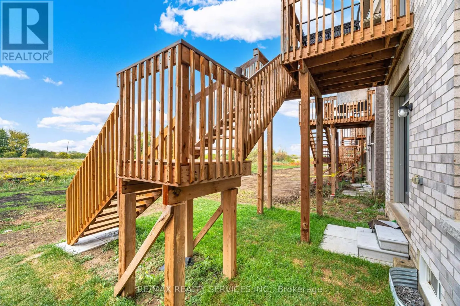 38 FOXSPARROW ROAD