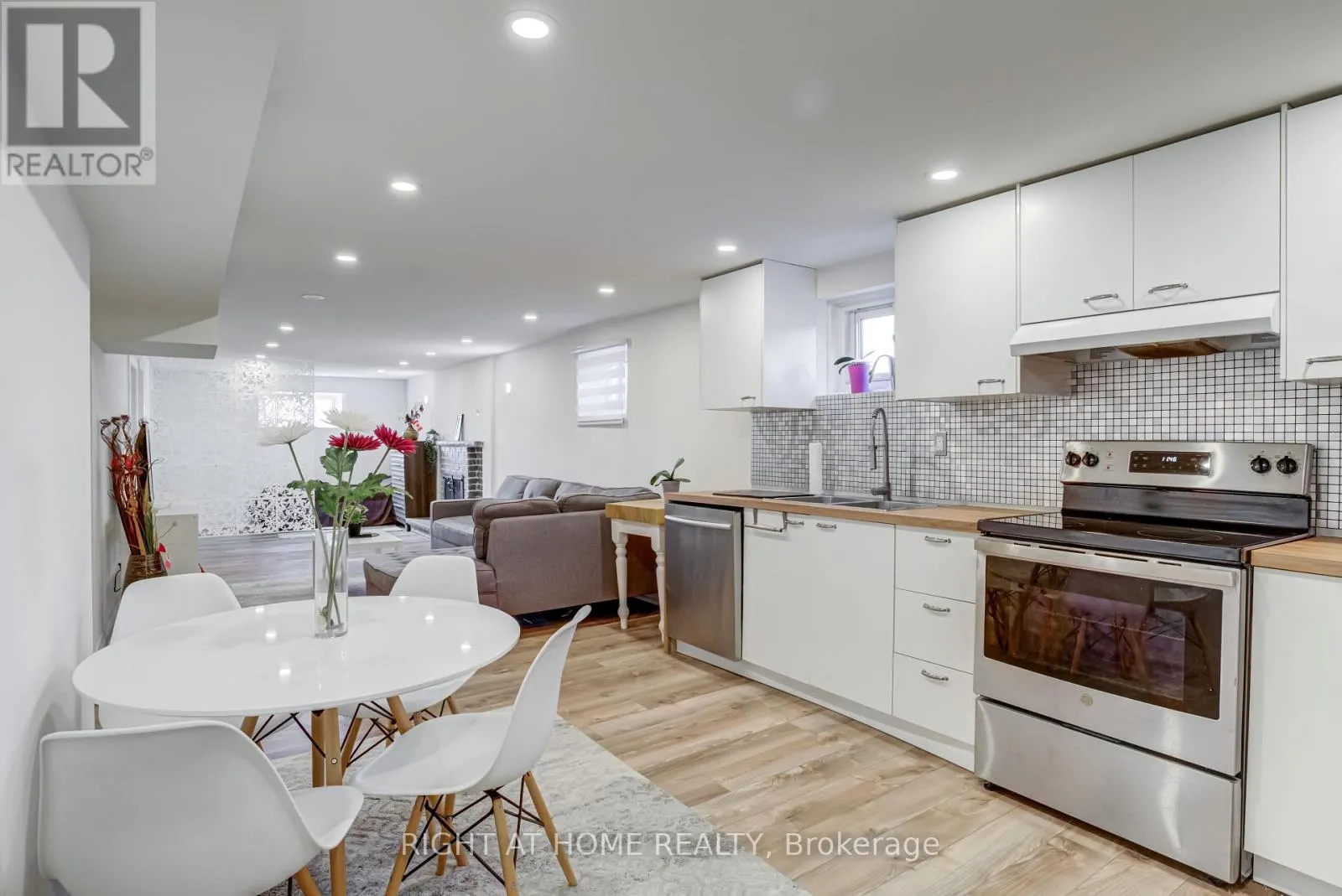 484 KELVEDON MEWS