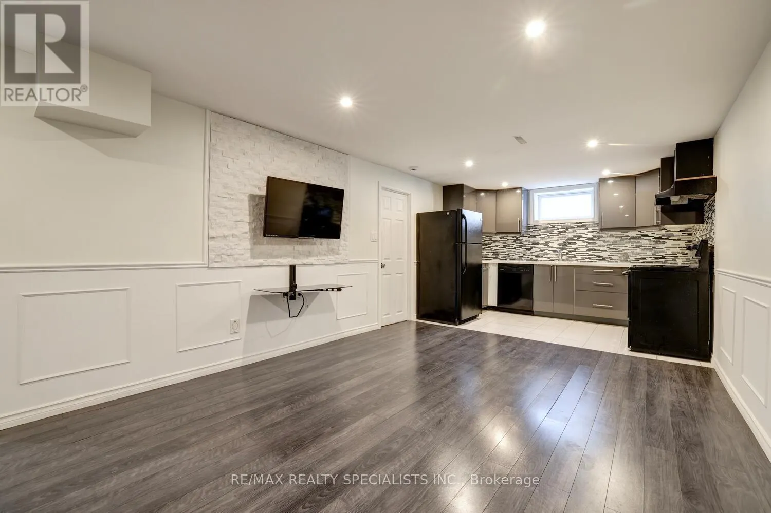 2169 MALDEN COURT
