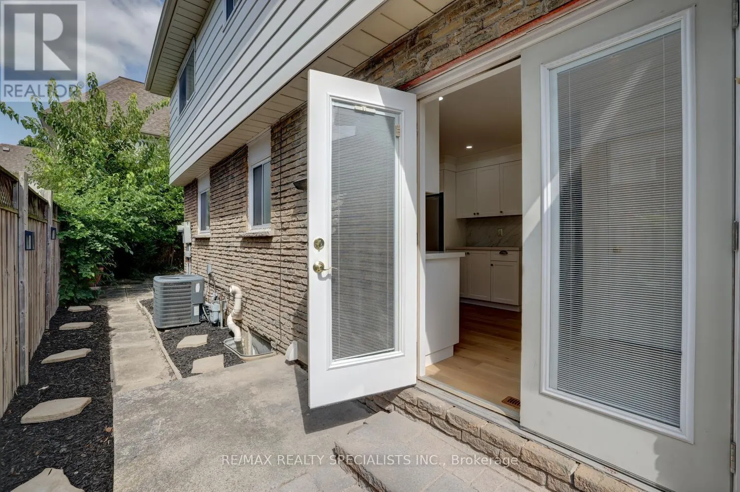 2169 MALDEN COURT