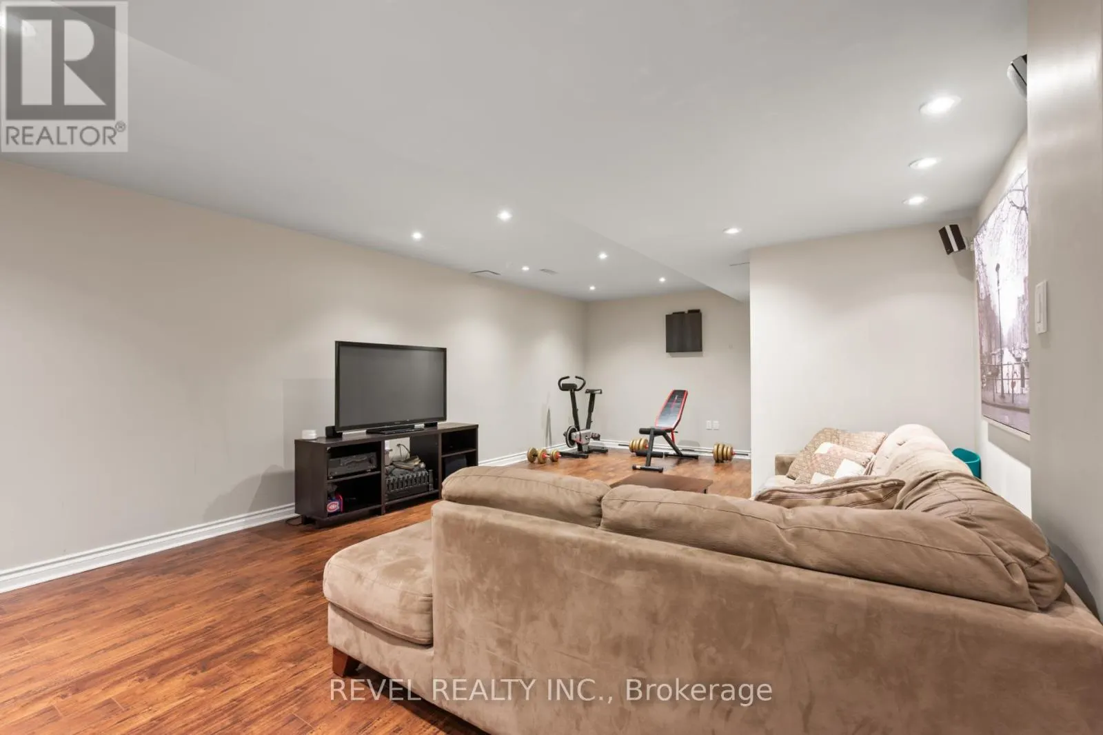 2154 WOODGLEN CRESCENT