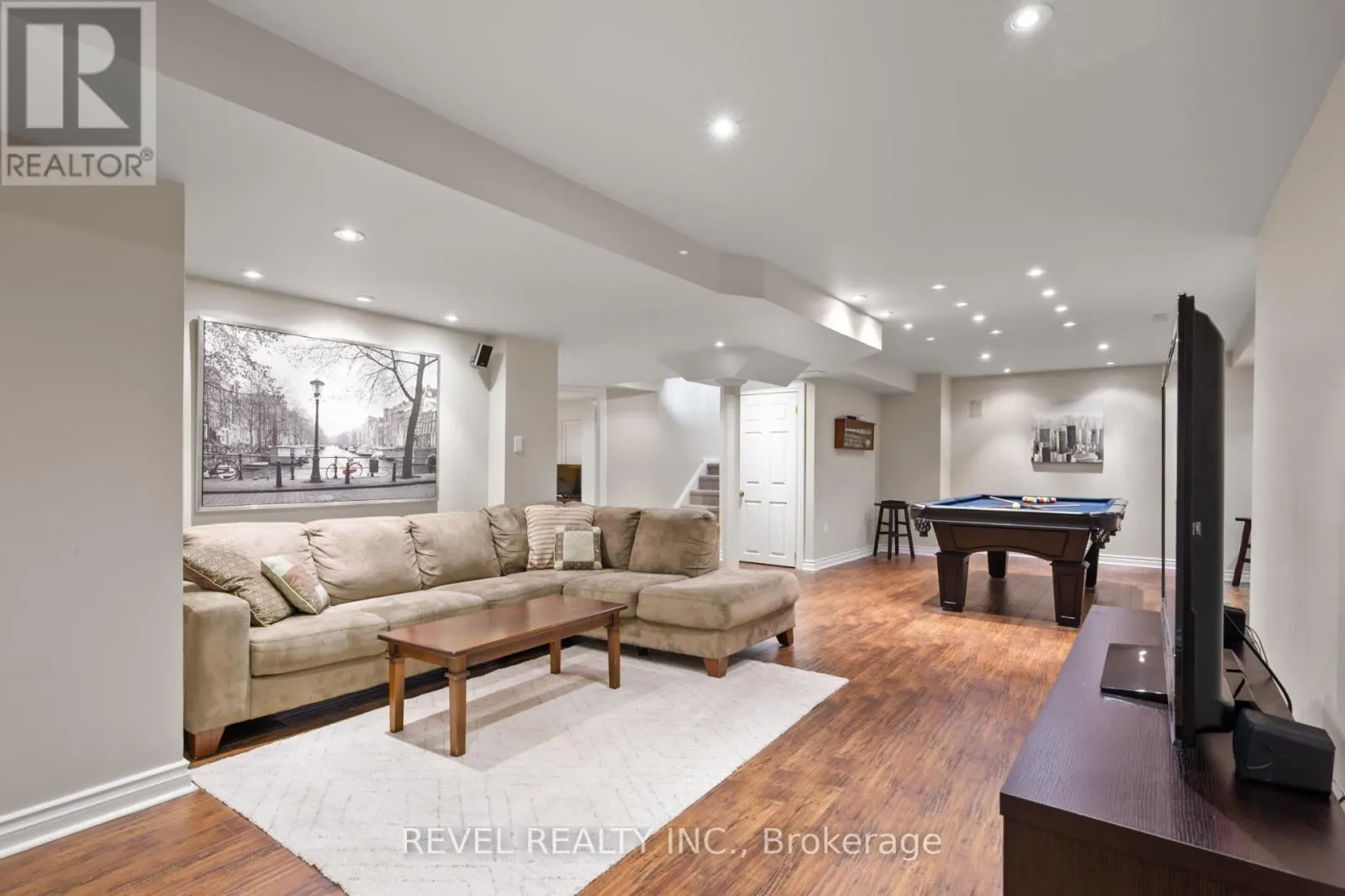2154 WOODGLEN CRESCENT