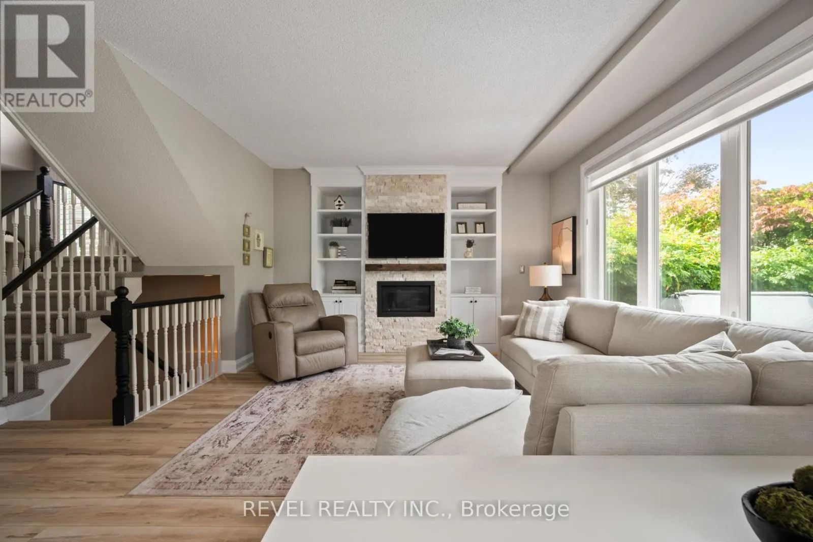 2154 WOODGLEN CRESCENT