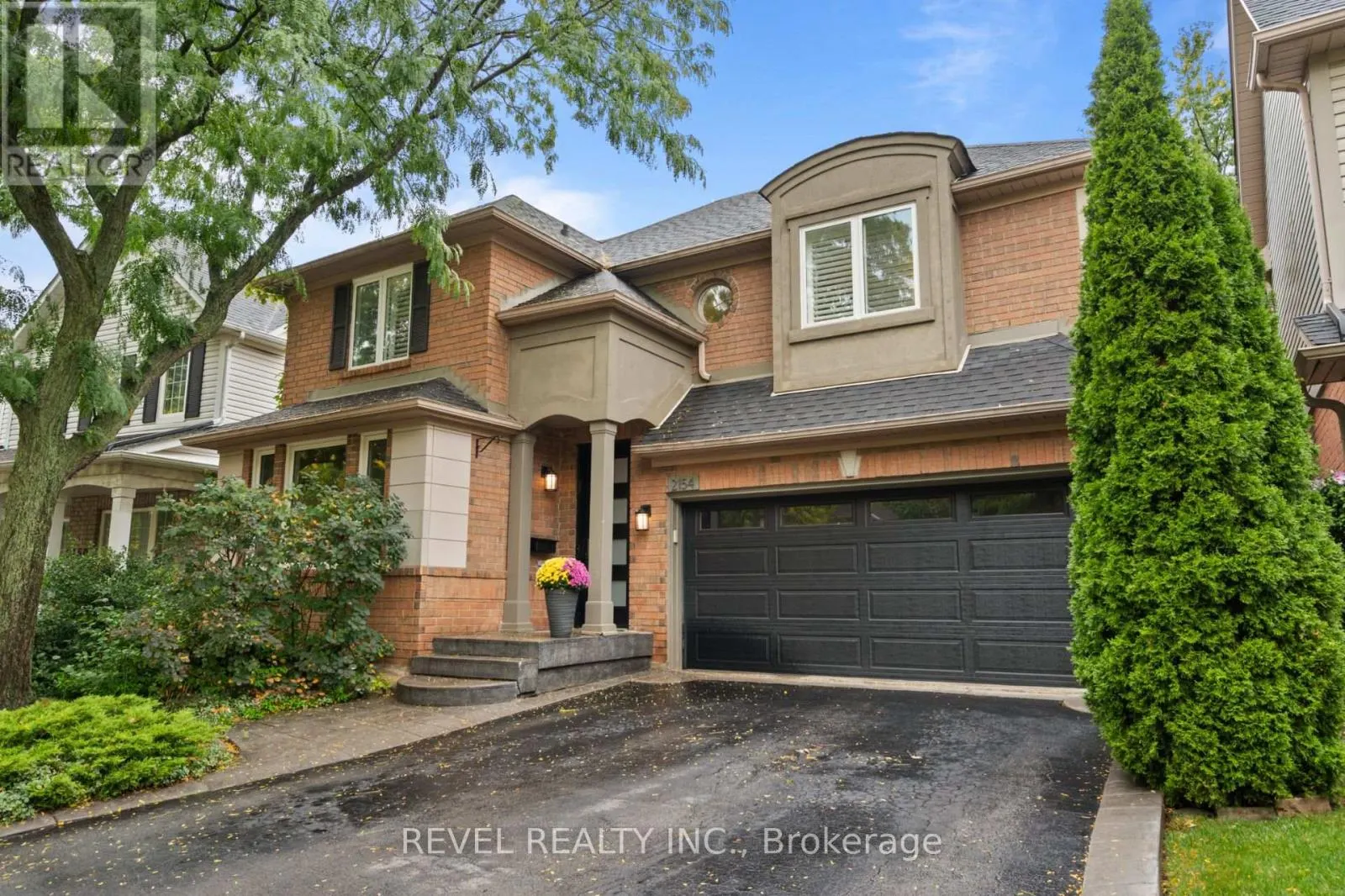 2154 WOODGLEN CRESCENT