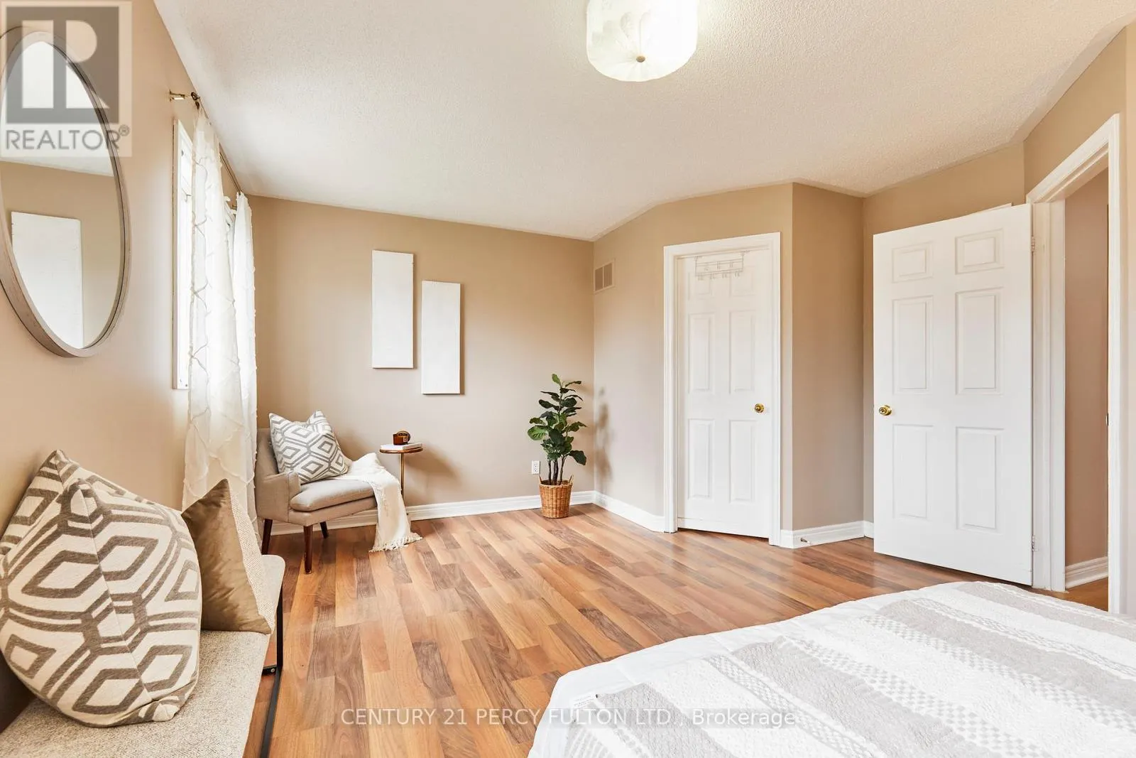 29 ARCHBURY CIRCLE
