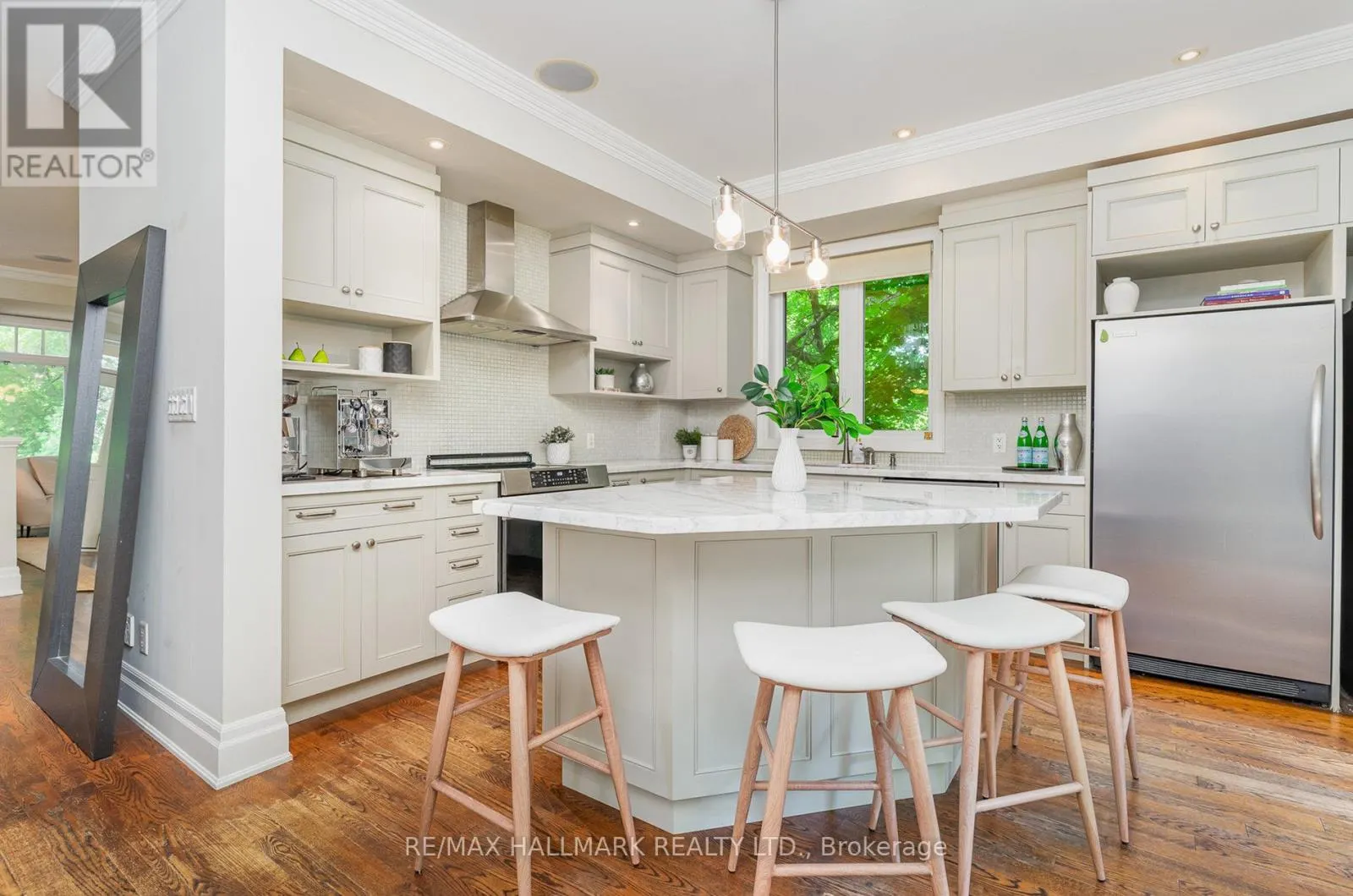 7 TIZZARD AVENUE