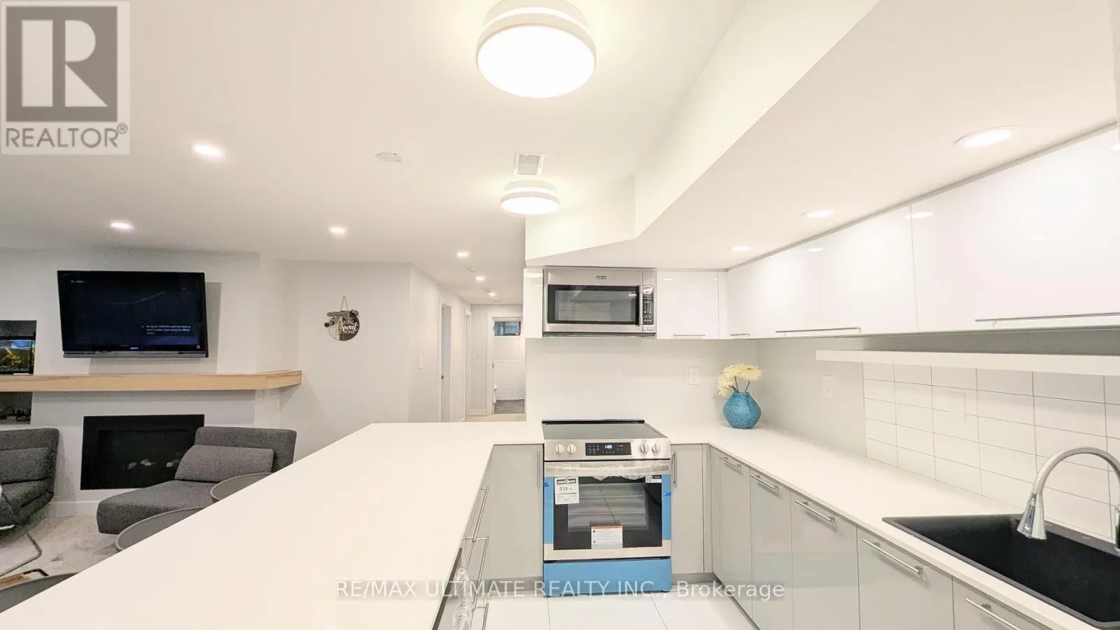 GROUND - 1101 LAKESHORE ROAD W