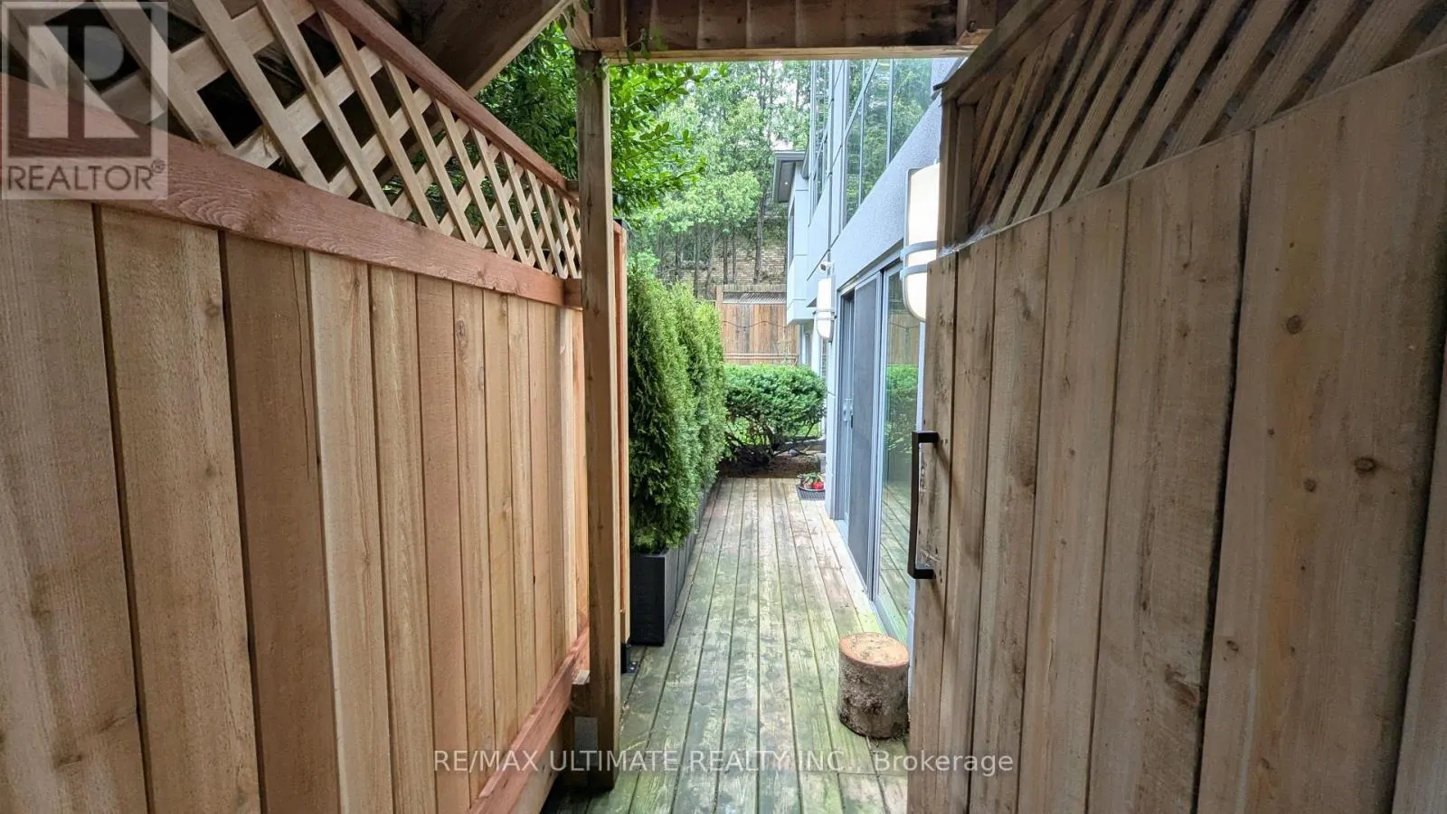 GROUND - 1101 LAKESHORE ROAD W