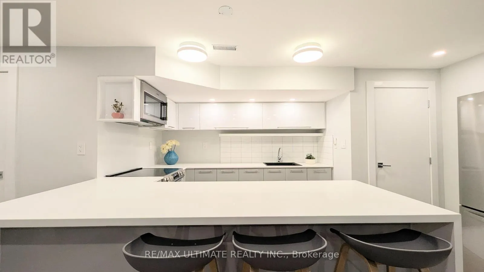 GROUND - 1101 LAKESHORE ROAD W