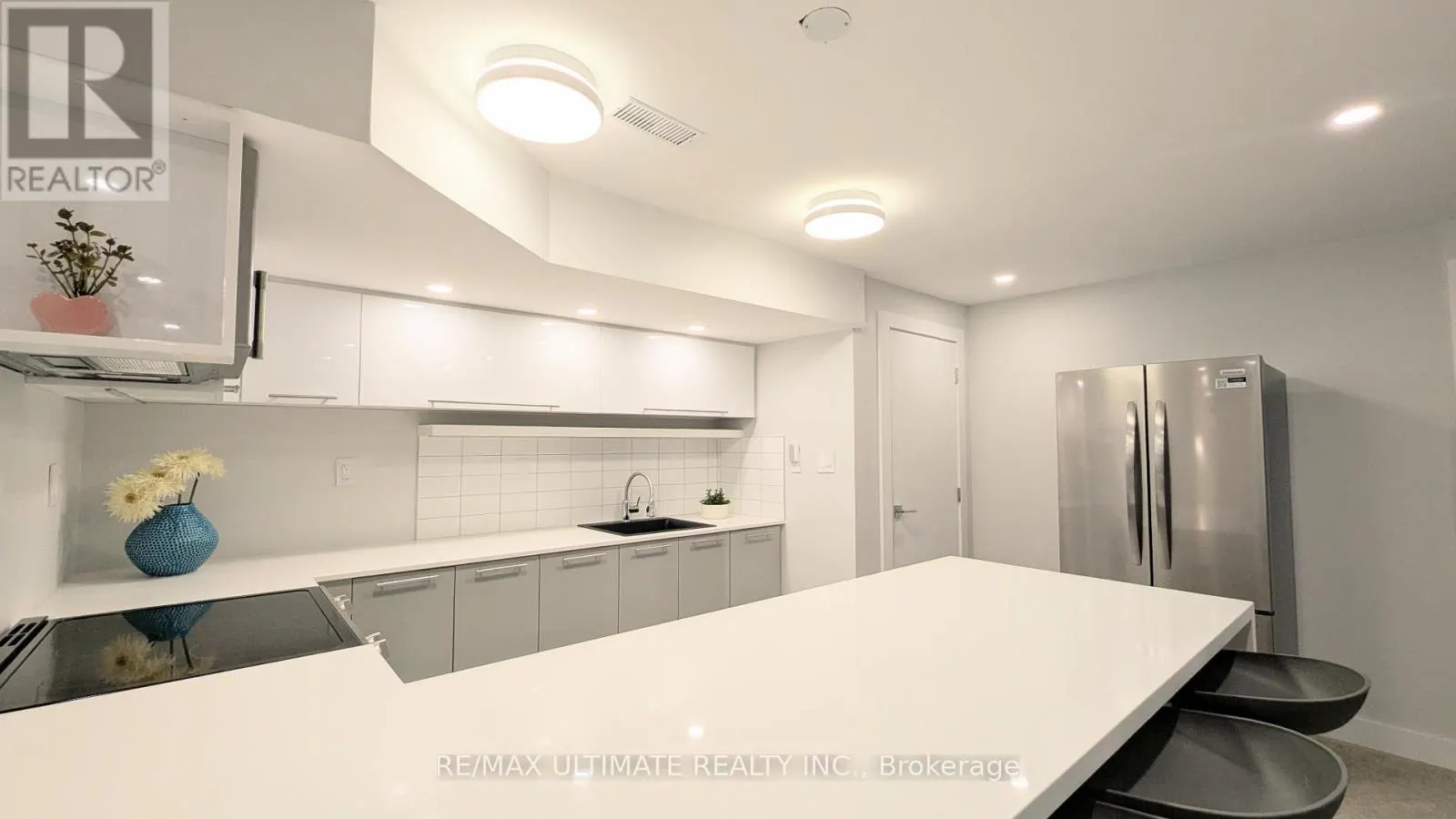 GROUND - 1101 LAKESHORE ROAD W