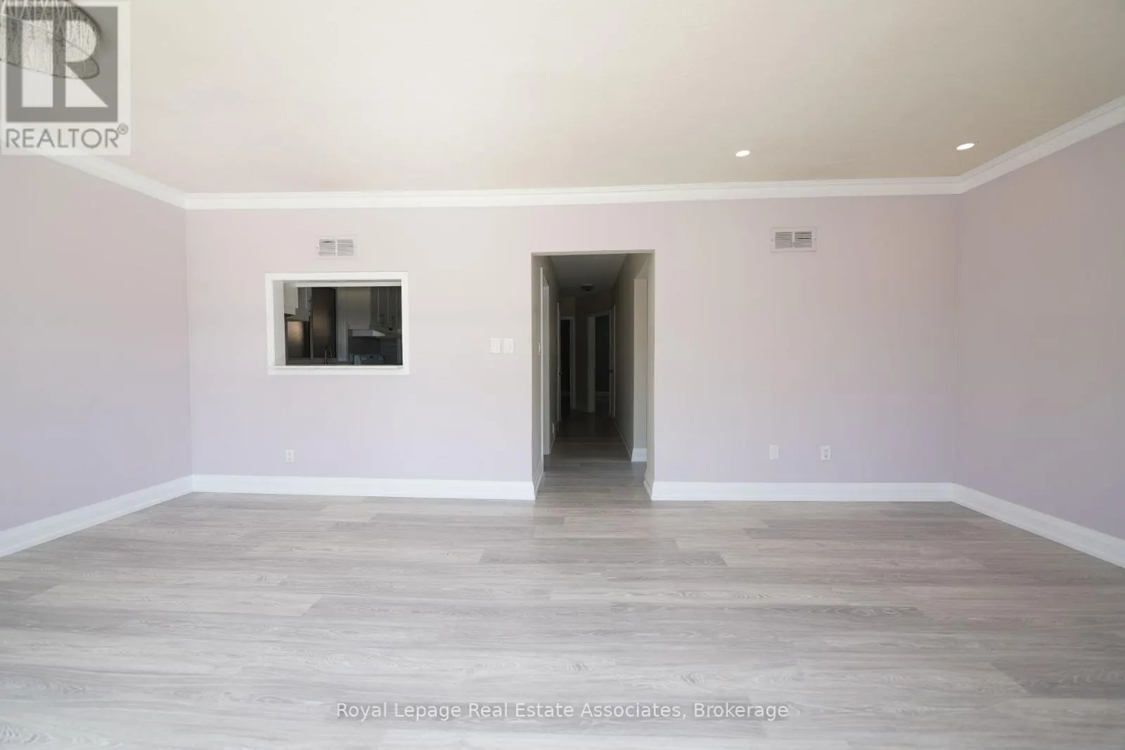 UPPER - 11 MISSISSAUGA ROAD N