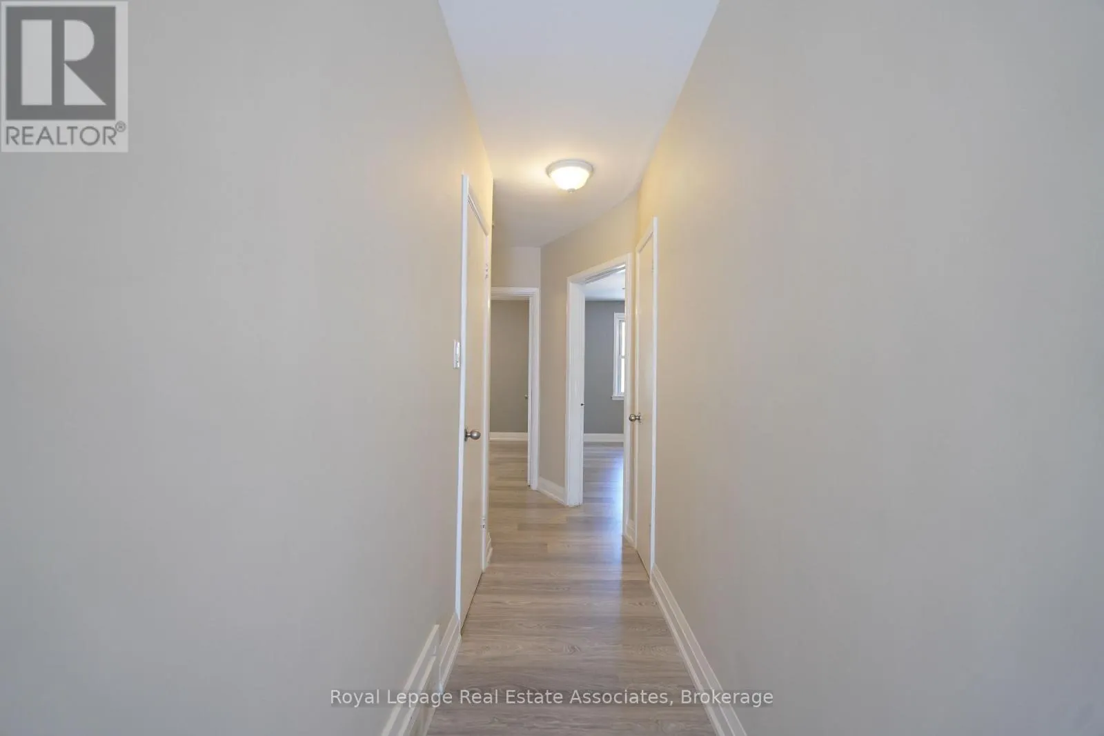 UPPER - 11 MISSISSAUGA ROAD N