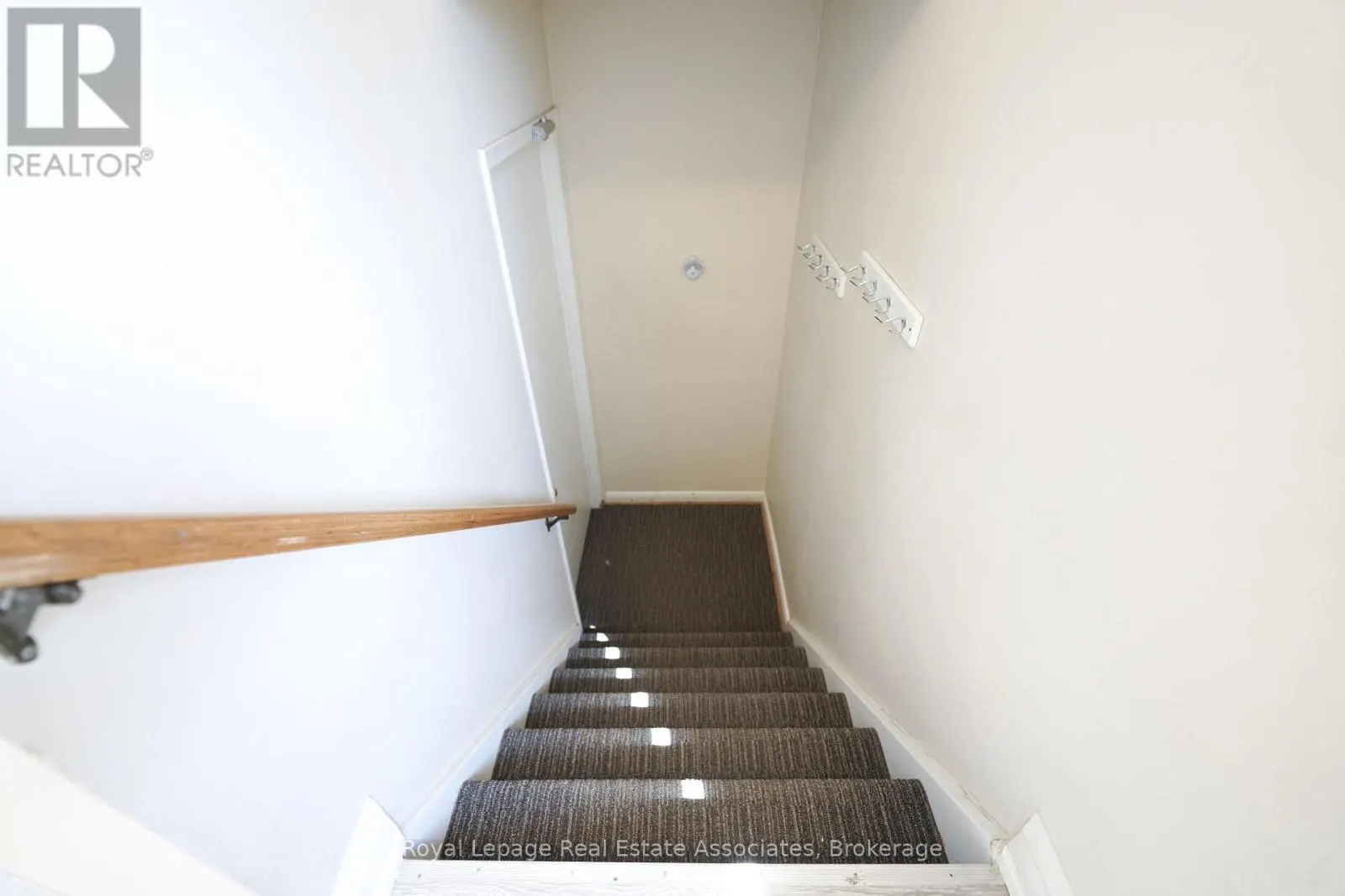 UPPER - 11 MISSISSAUGA ROAD N