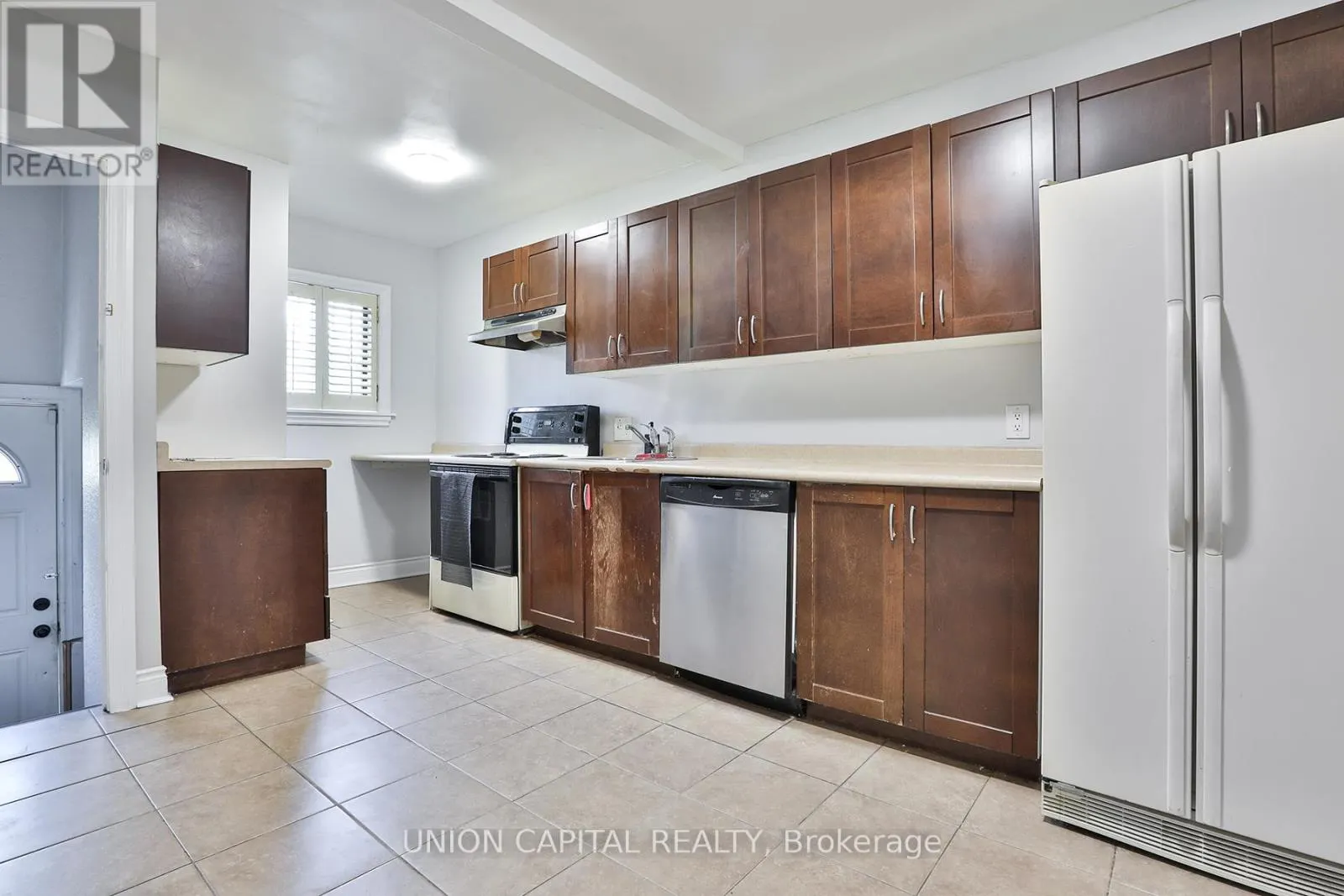 38 CLAVER AVENUE