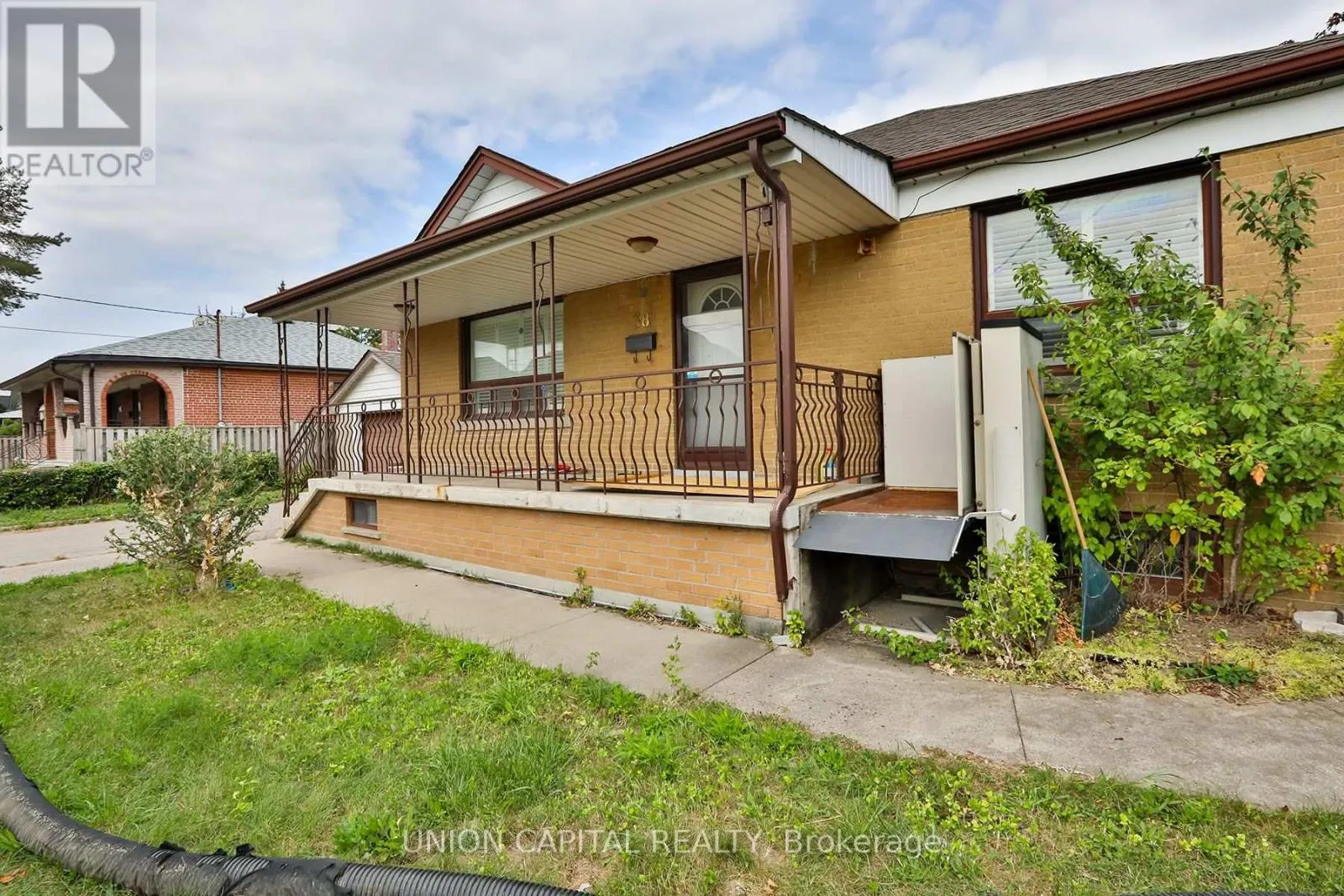38 CLAVER AVENUE