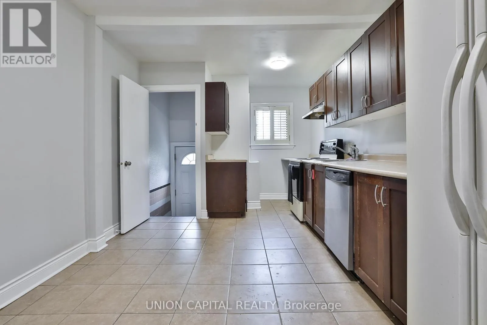 38 CLAVER AVENUE