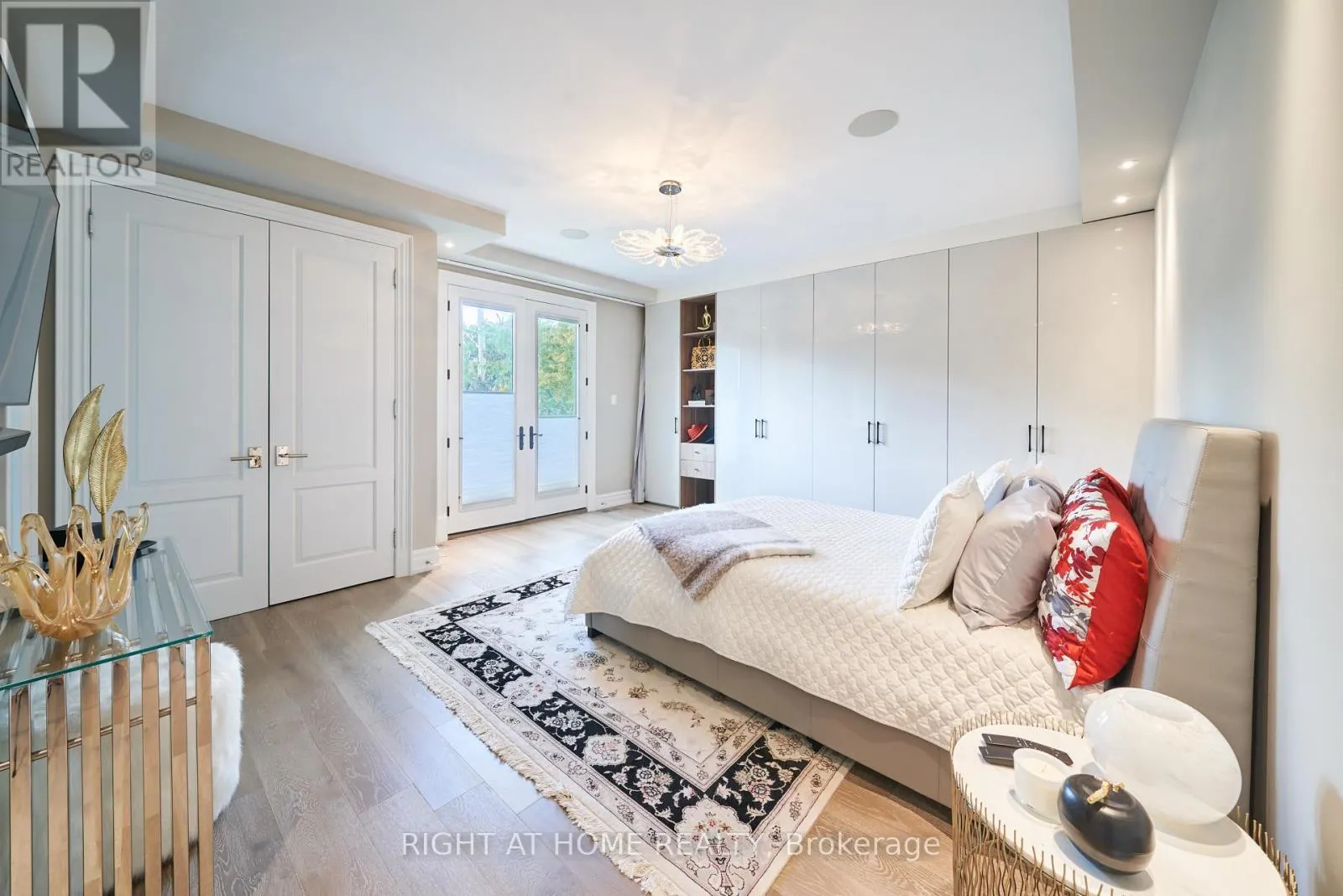 1305 ROYAL YORK ROAD