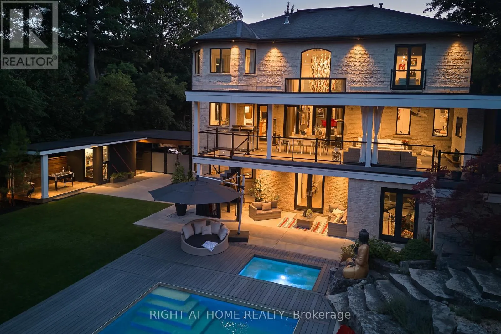 1305 ROYAL YORK ROAD
