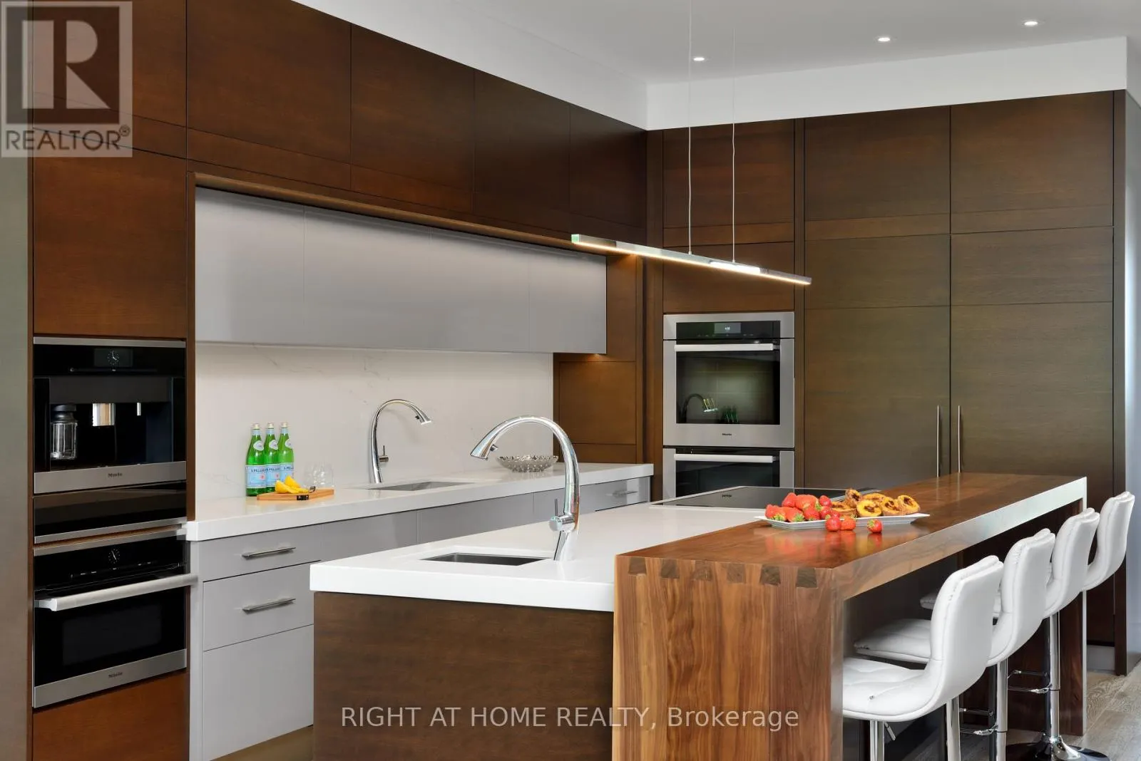 1305 ROYAL YORK ROAD