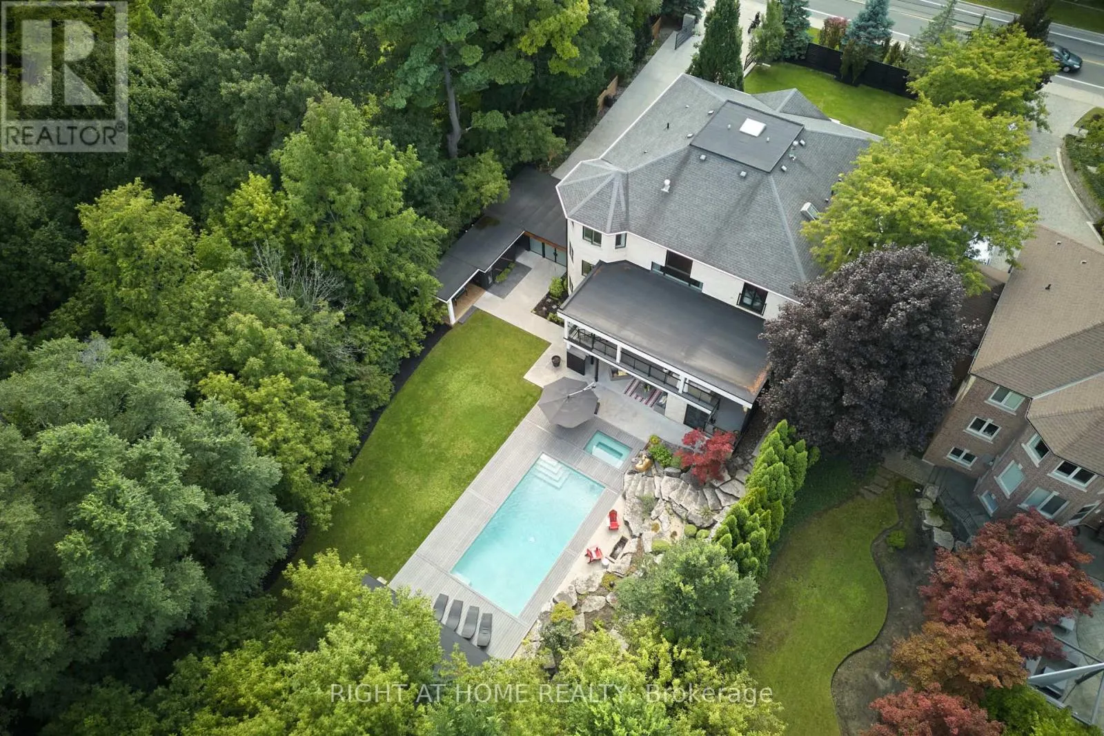 1305 ROYAL YORK ROAD