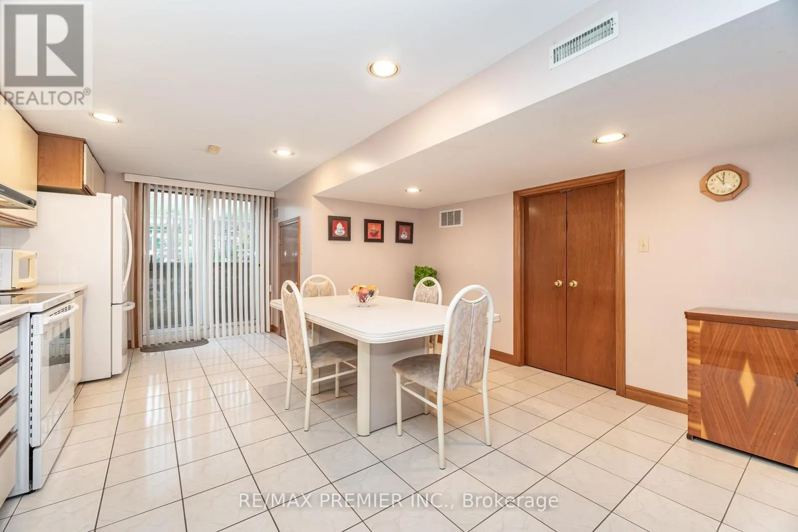 30 DELLBROOK CRESCENT