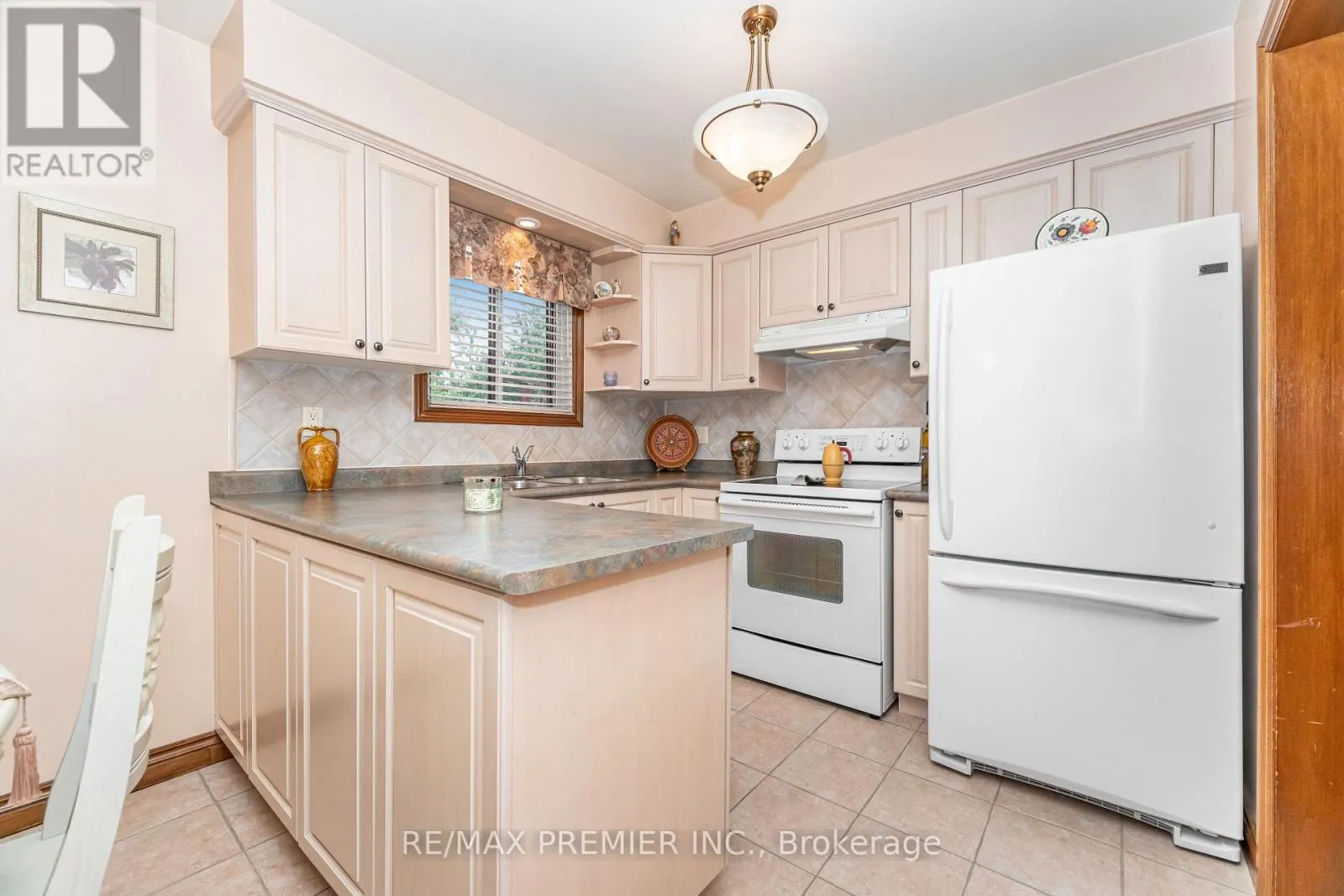 30 DELLBROOK CRESCENT