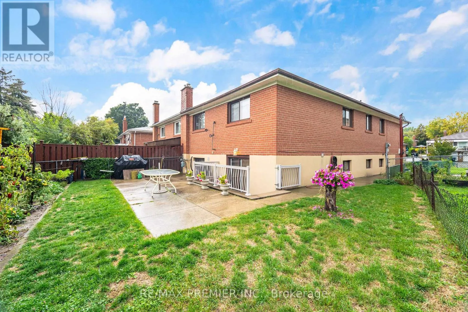 30 DELLBROOK CRESCENT