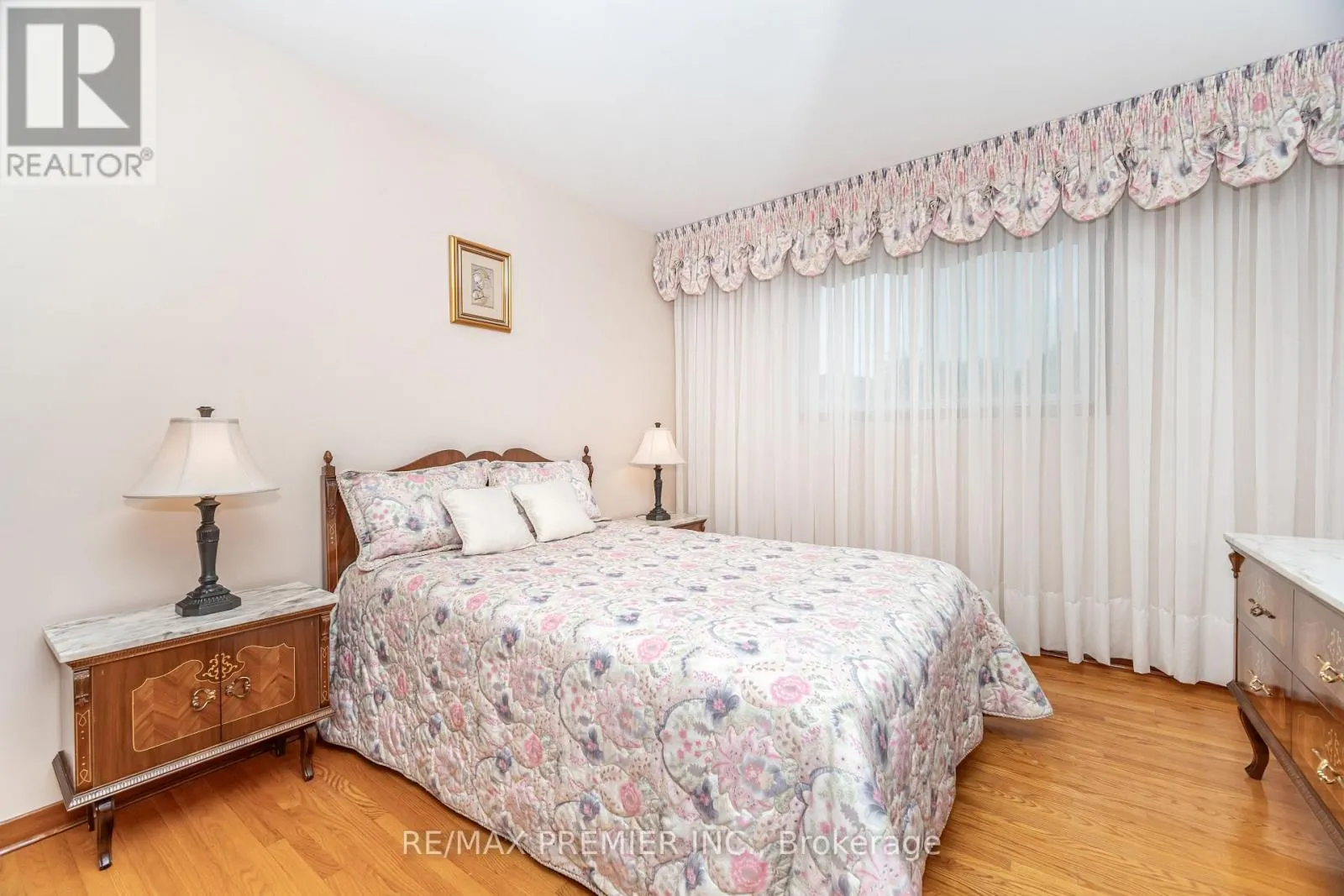 30 DELLBROOK CRESCENT