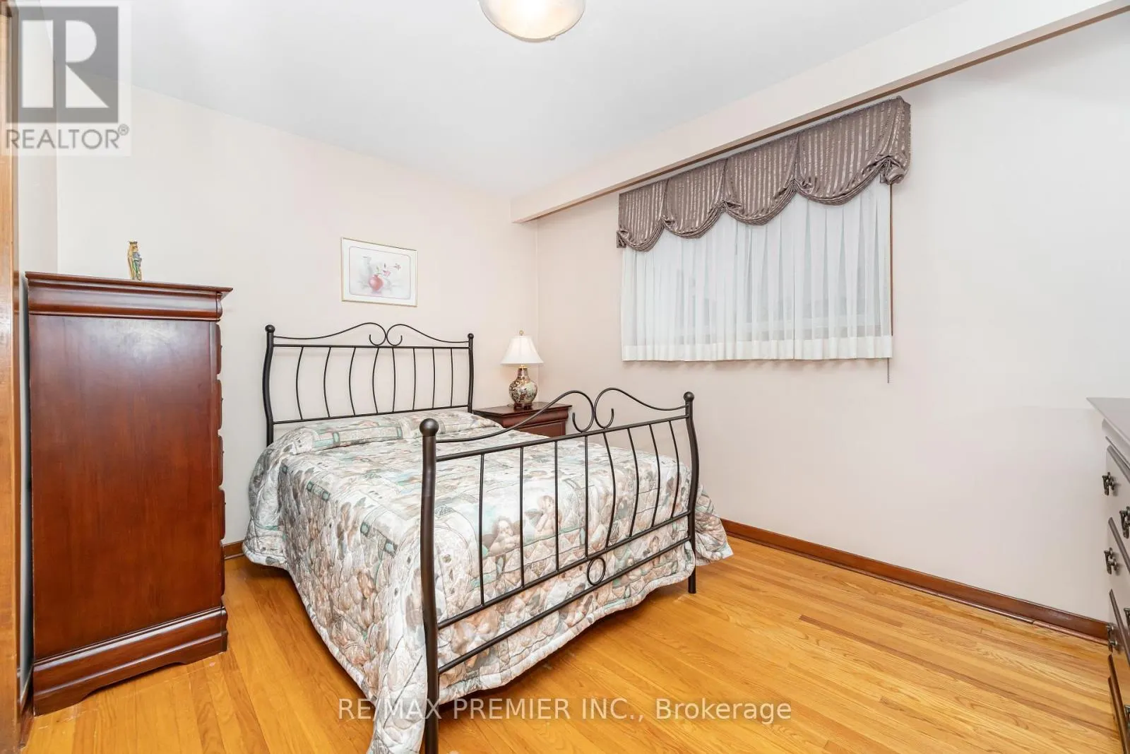 30 DELLBROOK CRESCENT