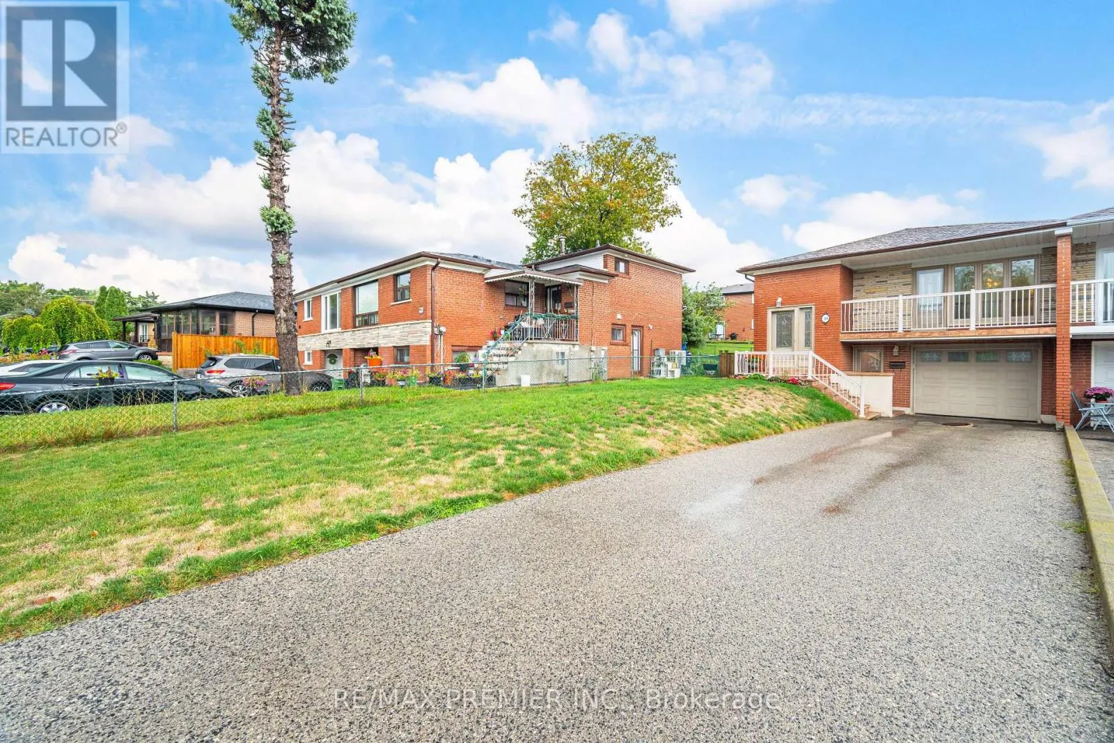 30 DELLBROOK CRESCENT