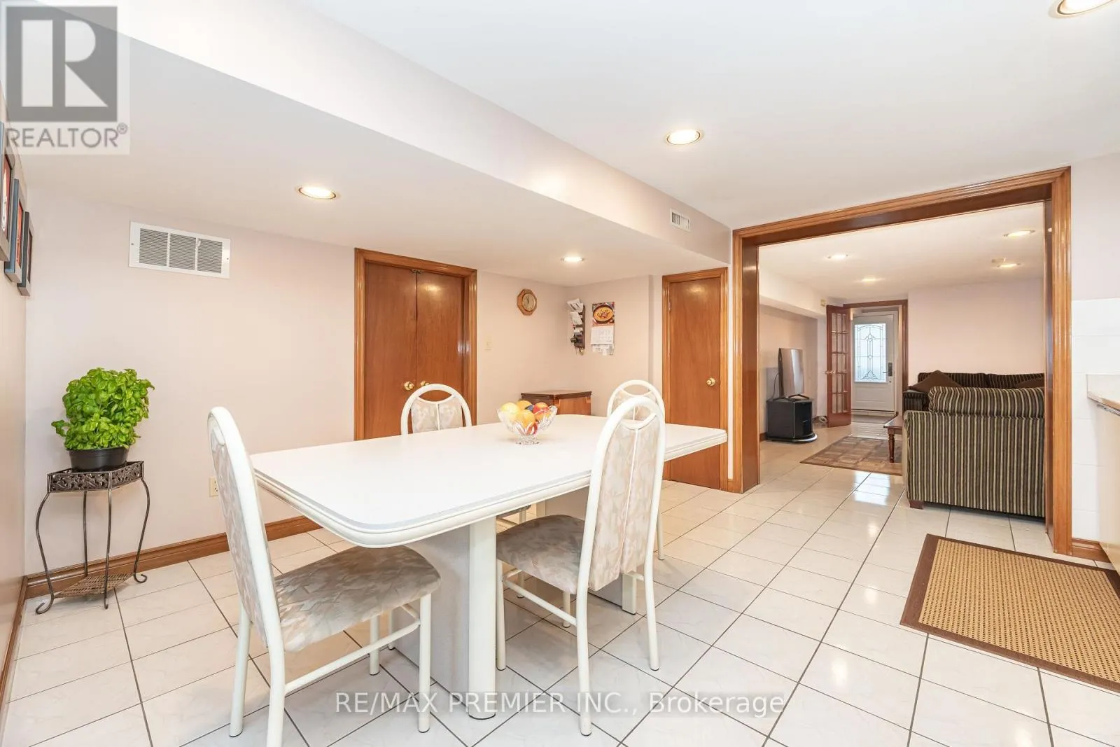 30 DELLBROOK CRESCENT