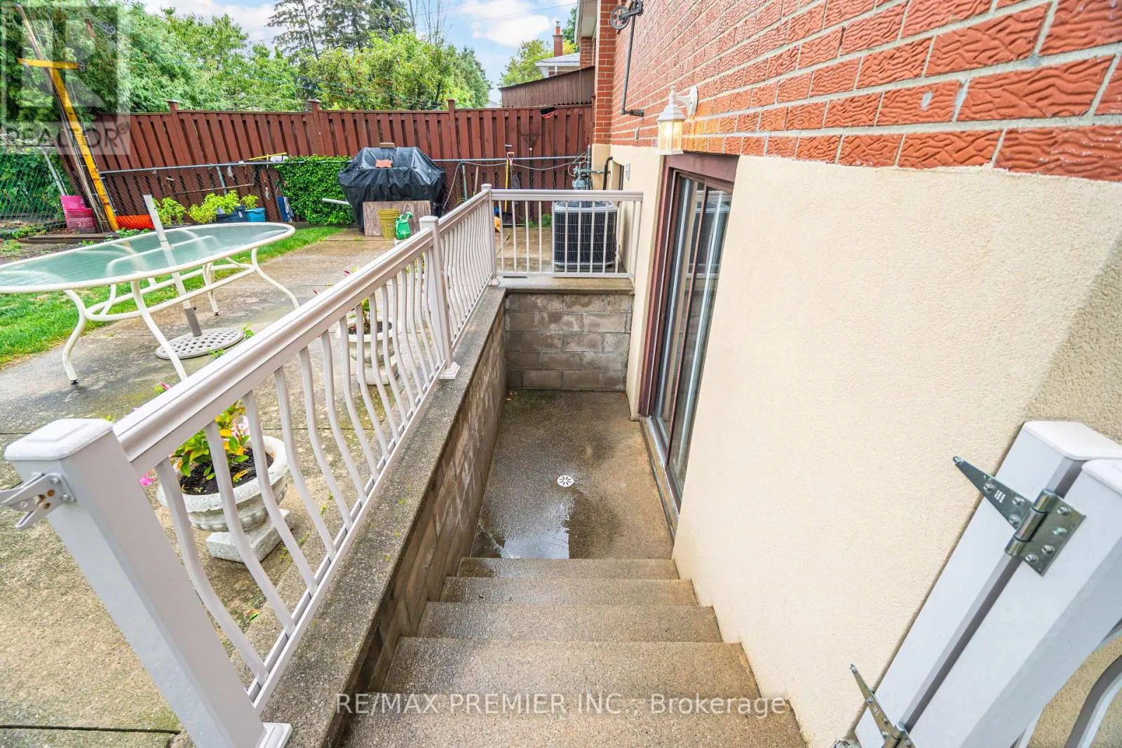 30 DELLBROOK CRESCENT
