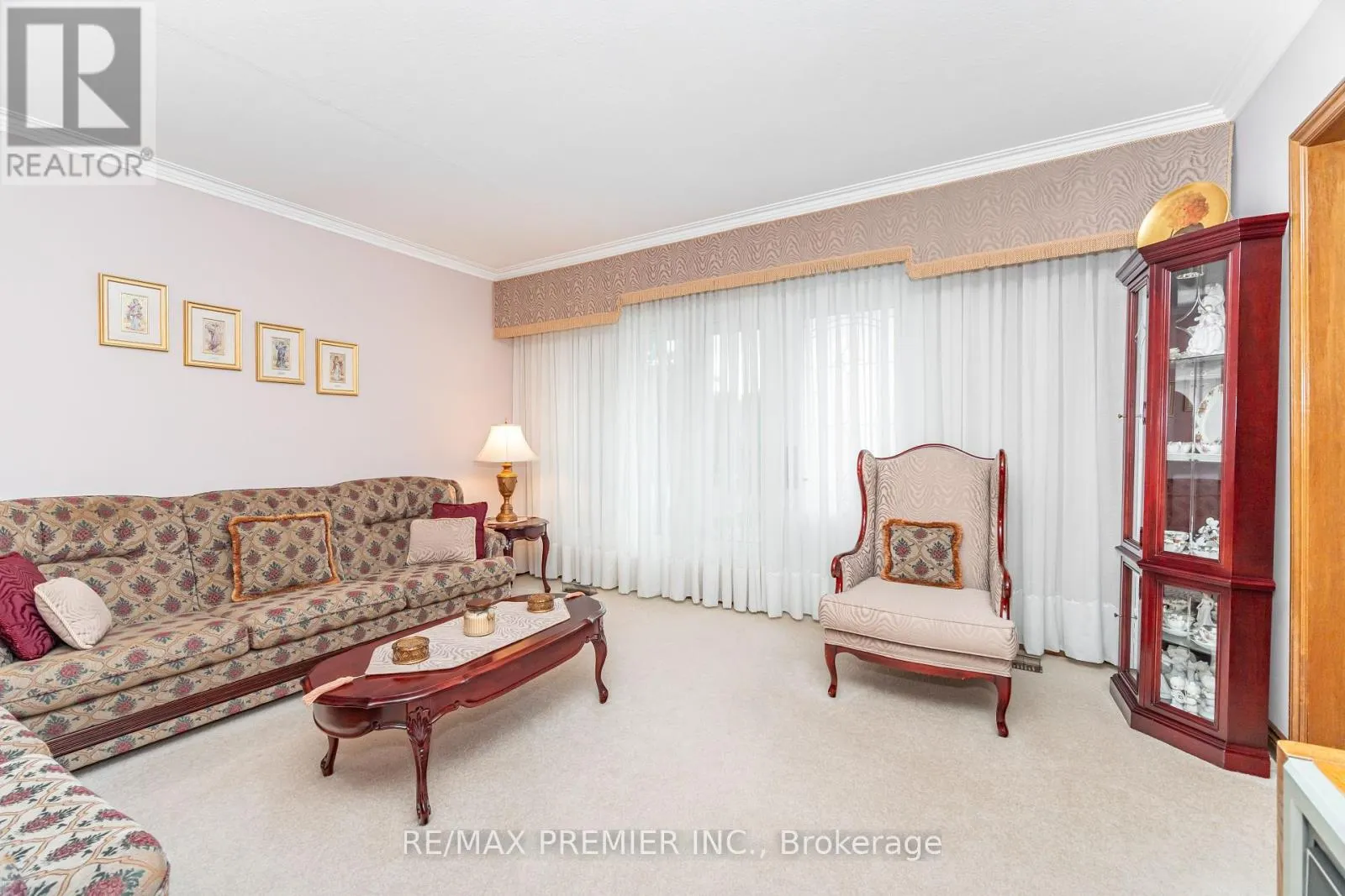 30 DELLBROOK CRESCENT