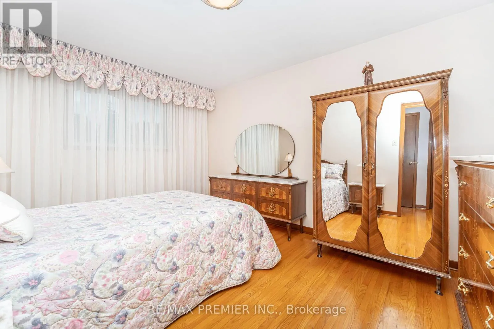 30 DELLBROOK CRESCENT