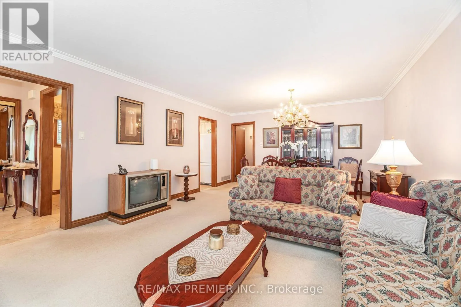 30 DELLBROOK CRESCENT