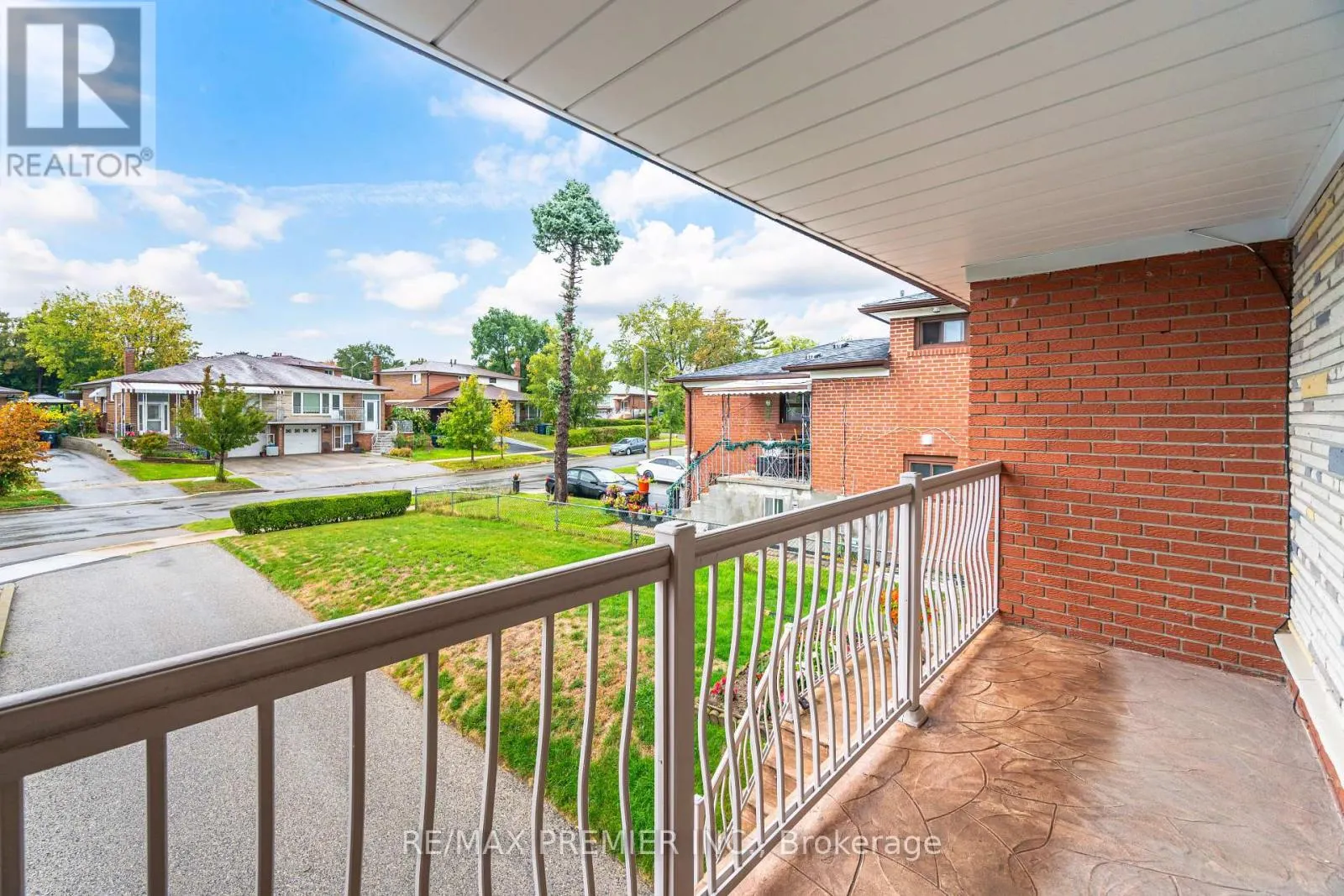 30 DELLBROOK CRESCENT